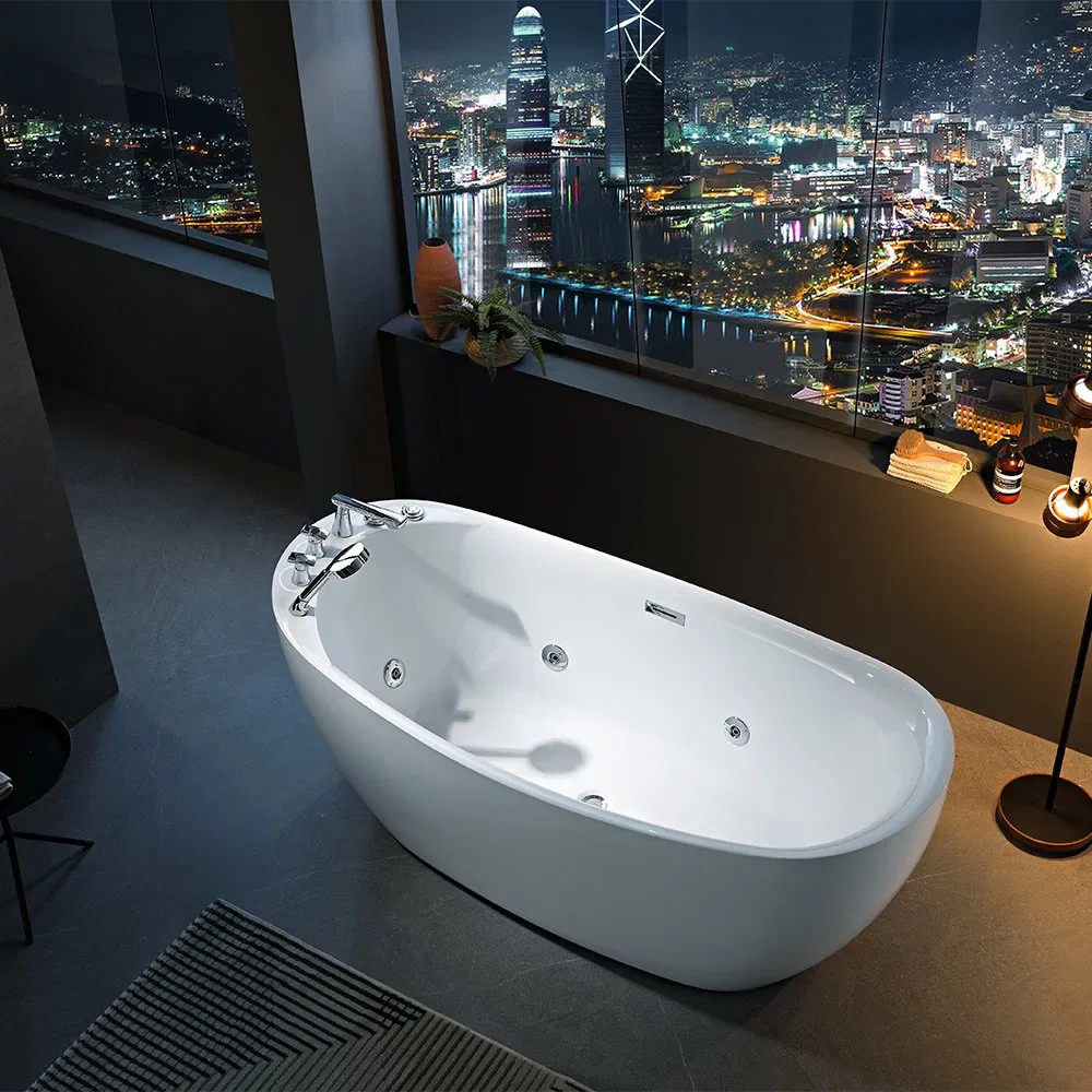 Современная акриловая ванна с краном