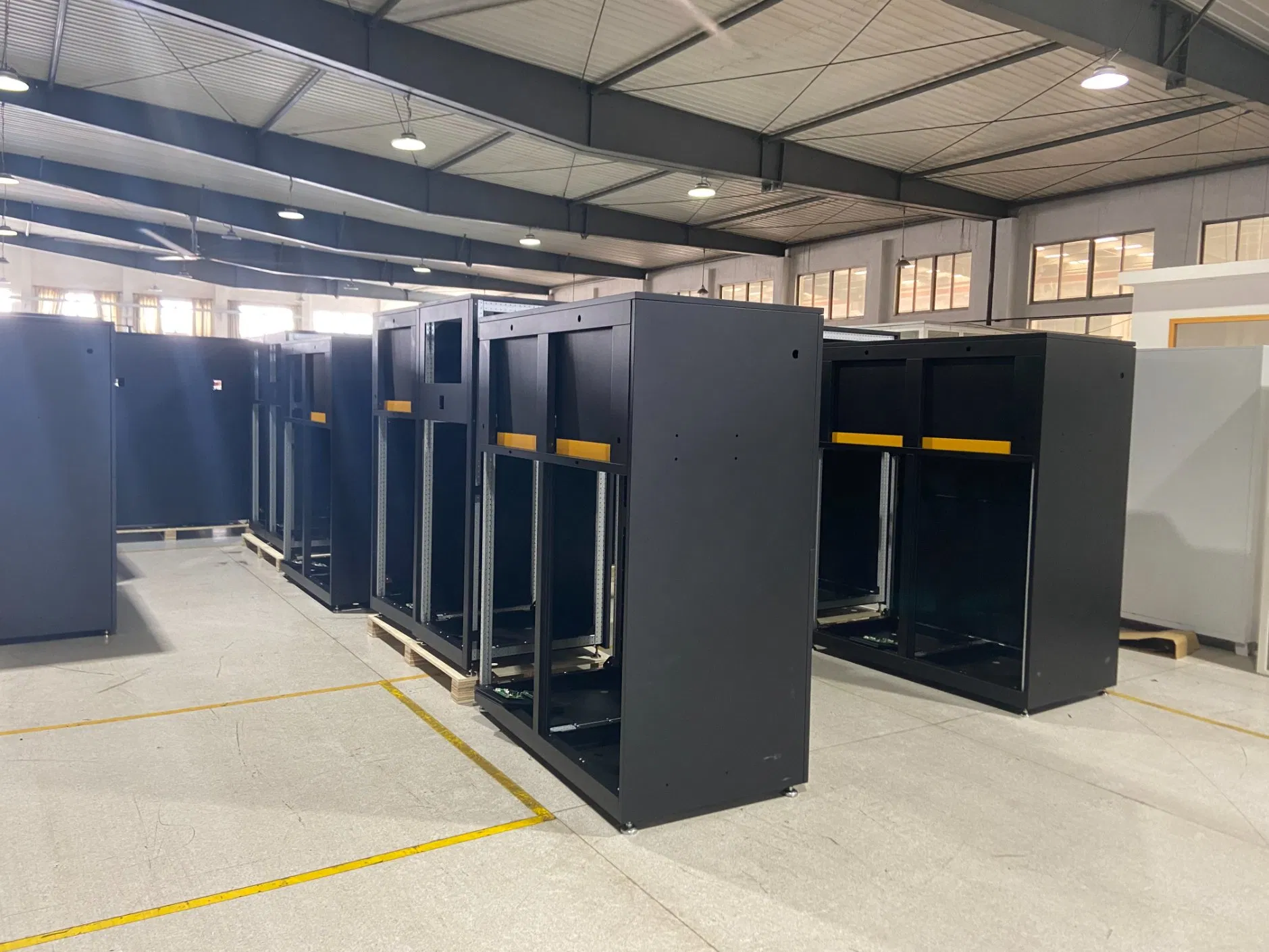 Умный уличный контейнер для сортировки отходов