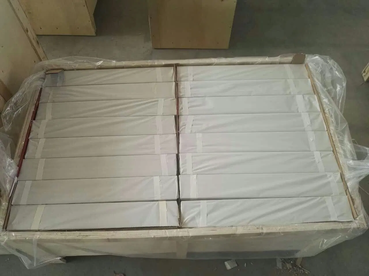 8mm 10mm Clear / Frosted Tempered Shelf Glass Glass Shelf for Showroom / Wall Corner