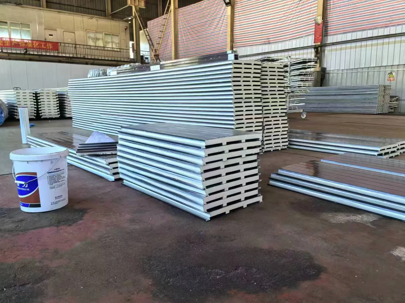 Building Materials Lightweight Thermal Insulation Roof Corrugated Board Design Double Aluminum Insulation Board