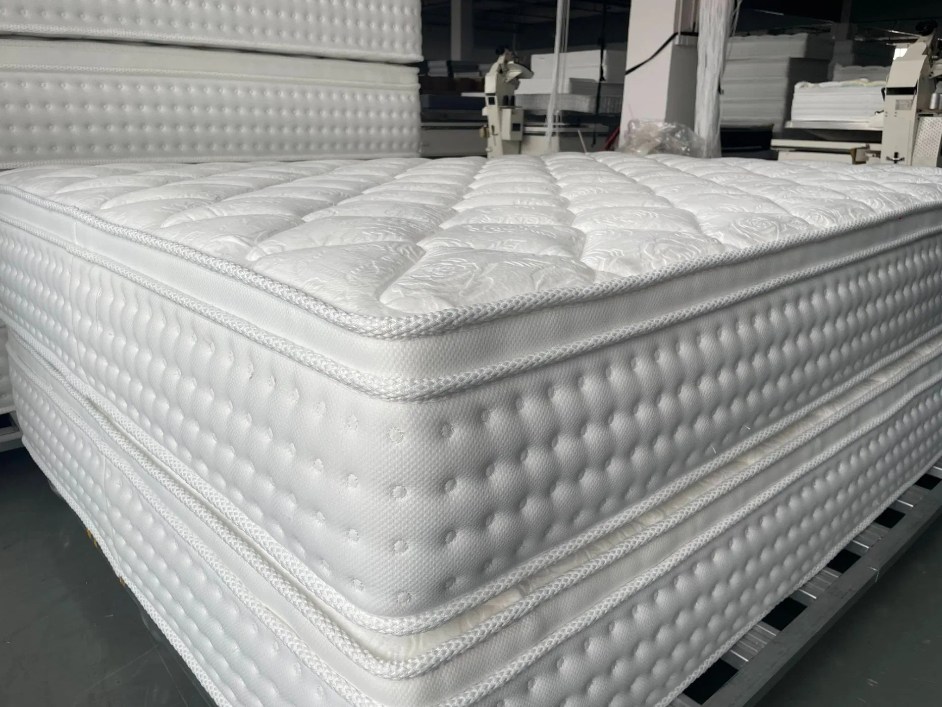 Hot-Selling Bedroom Furniture Memory Foam Modern Style Mattress for Home Furniture