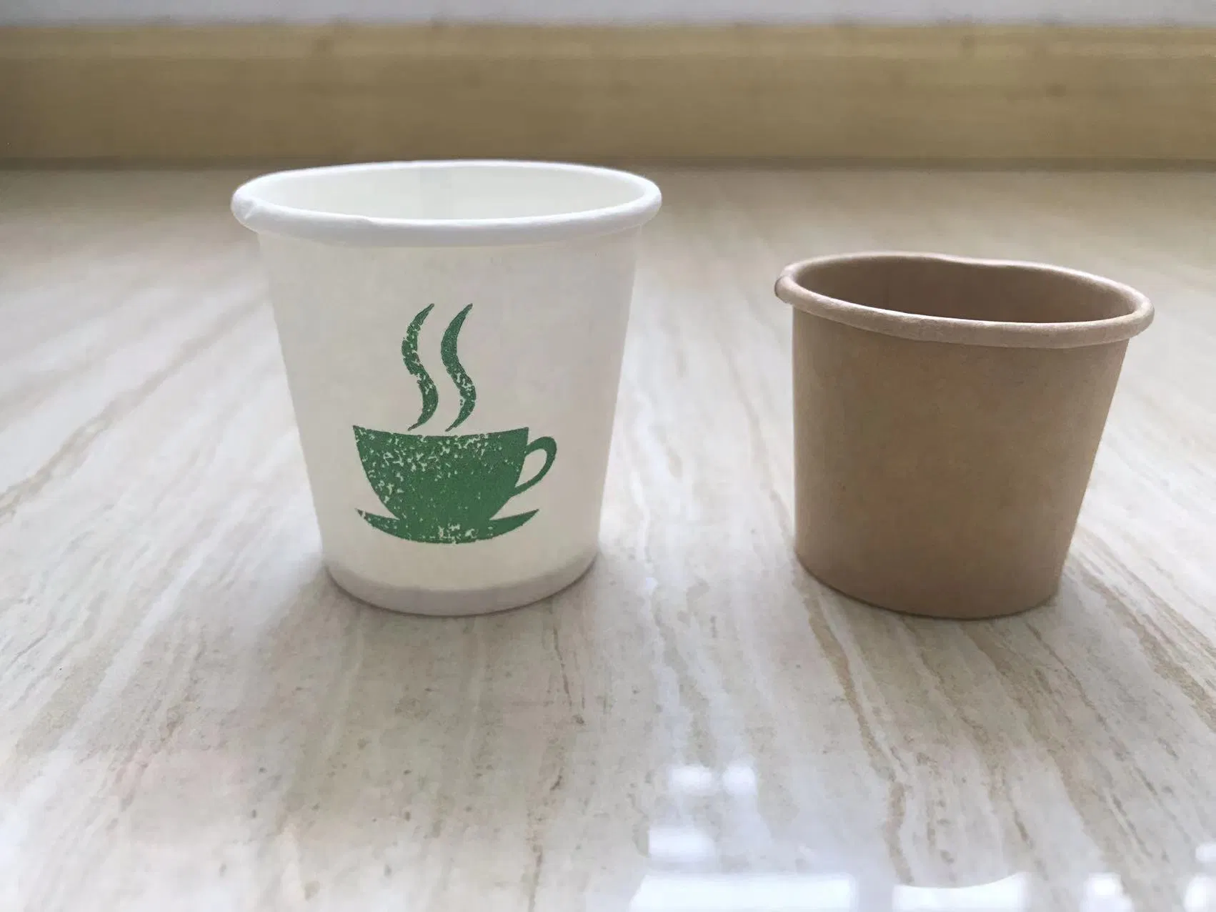 Бумажный стаканчик для кофе и напитков