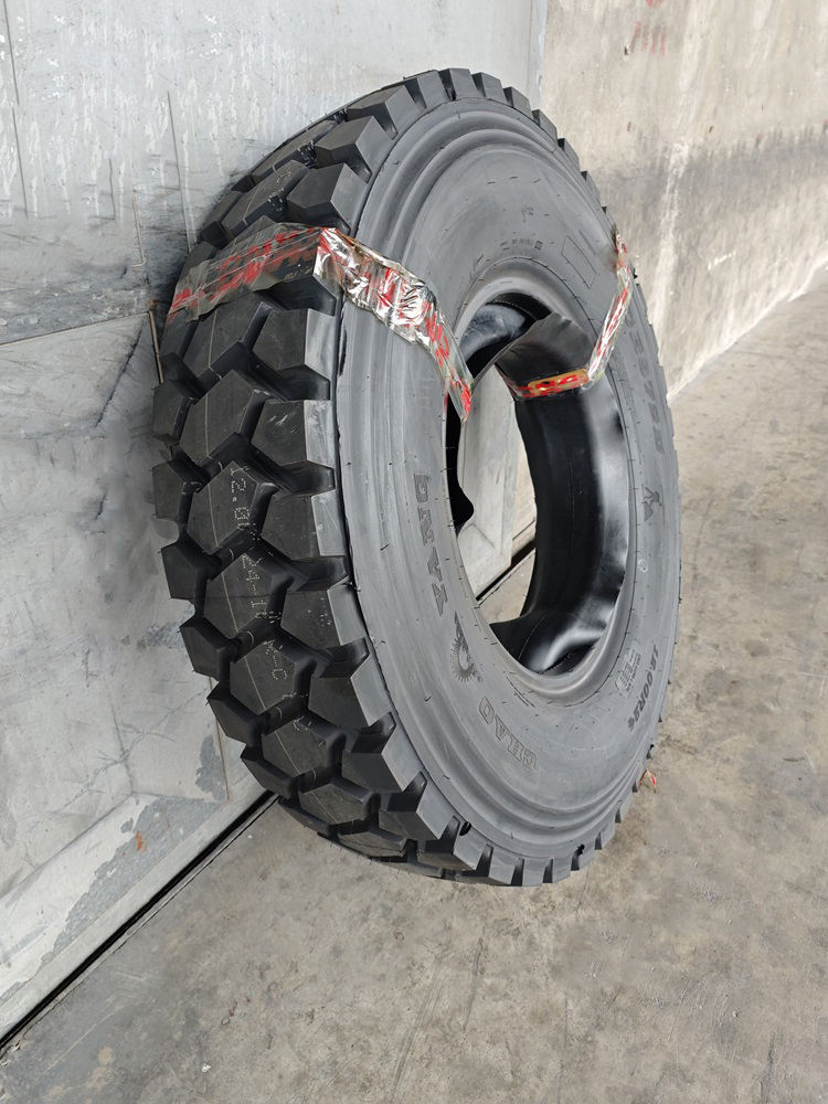 Westlake 24.5-24 900x20 Bias Truck Tire