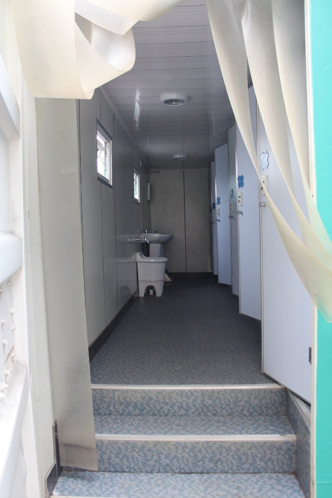 20 FT Low Cost Steel Container Mobile Toilet for Sale / Movable Toilet Container