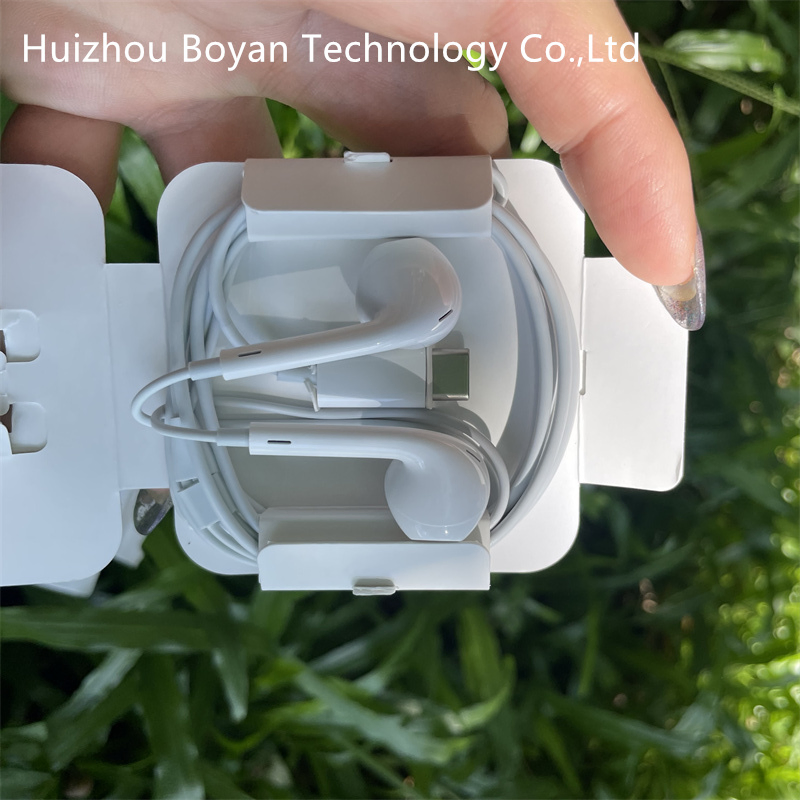 Наушники Earpods с разъемом Lightning