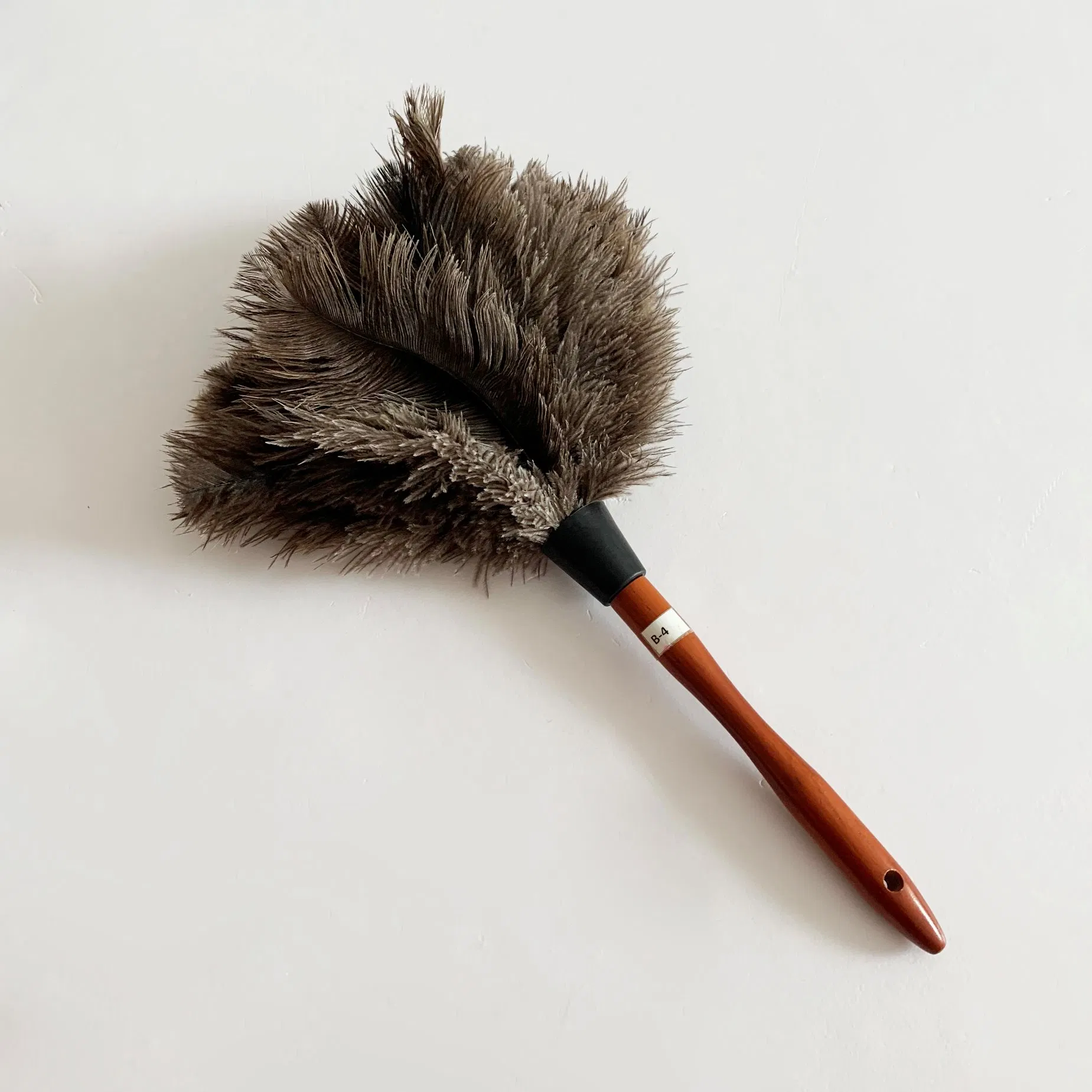 Factory Price Ostrich Feather Duster Head with Natural Finish Brown Bahandle Handle Duster for Home Office Cleaning