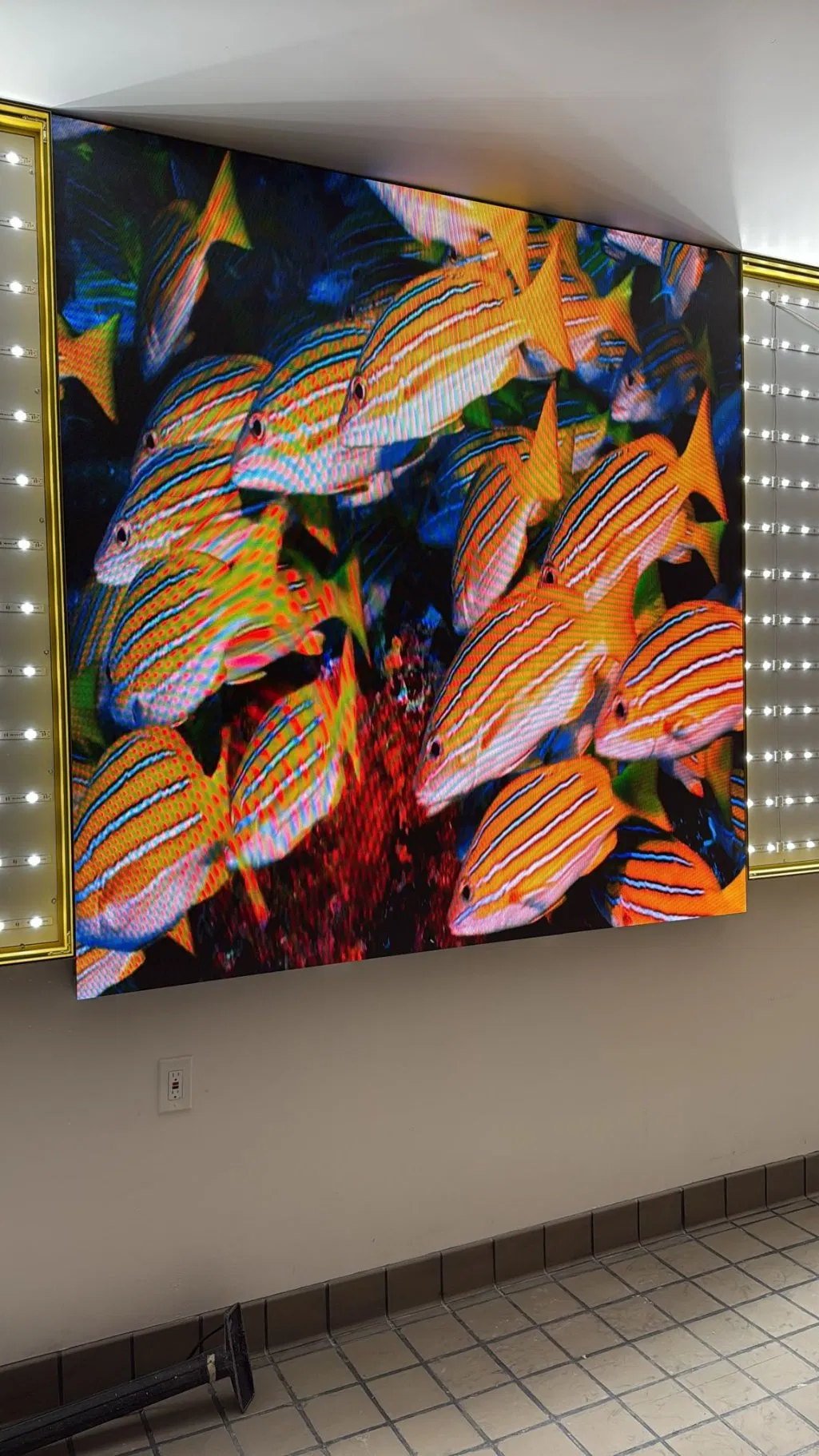 Indoor HD LED Display Screen P1.86 Pixel Pitch LED TV for Coffee Shope