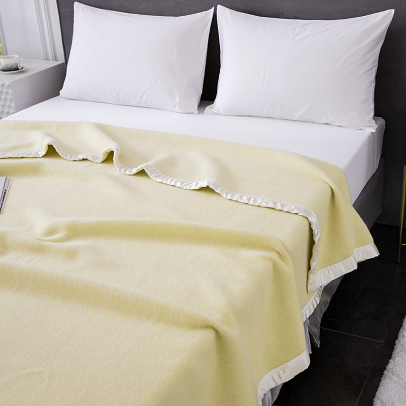 Hotel All Saeson Queen Size Custom Pineapple Checked Blankets