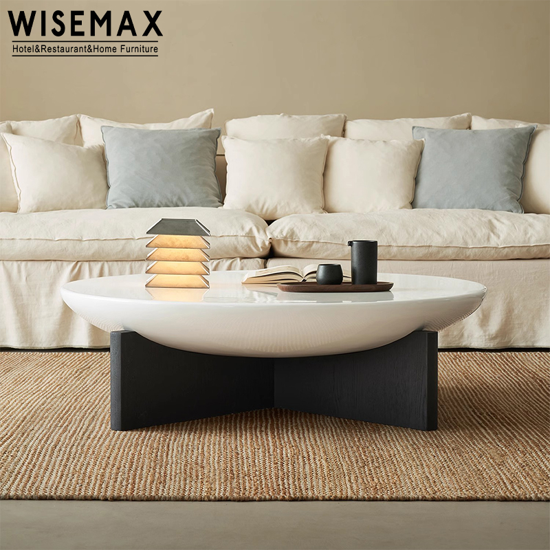 Журнальный столик деревянный для гостиной