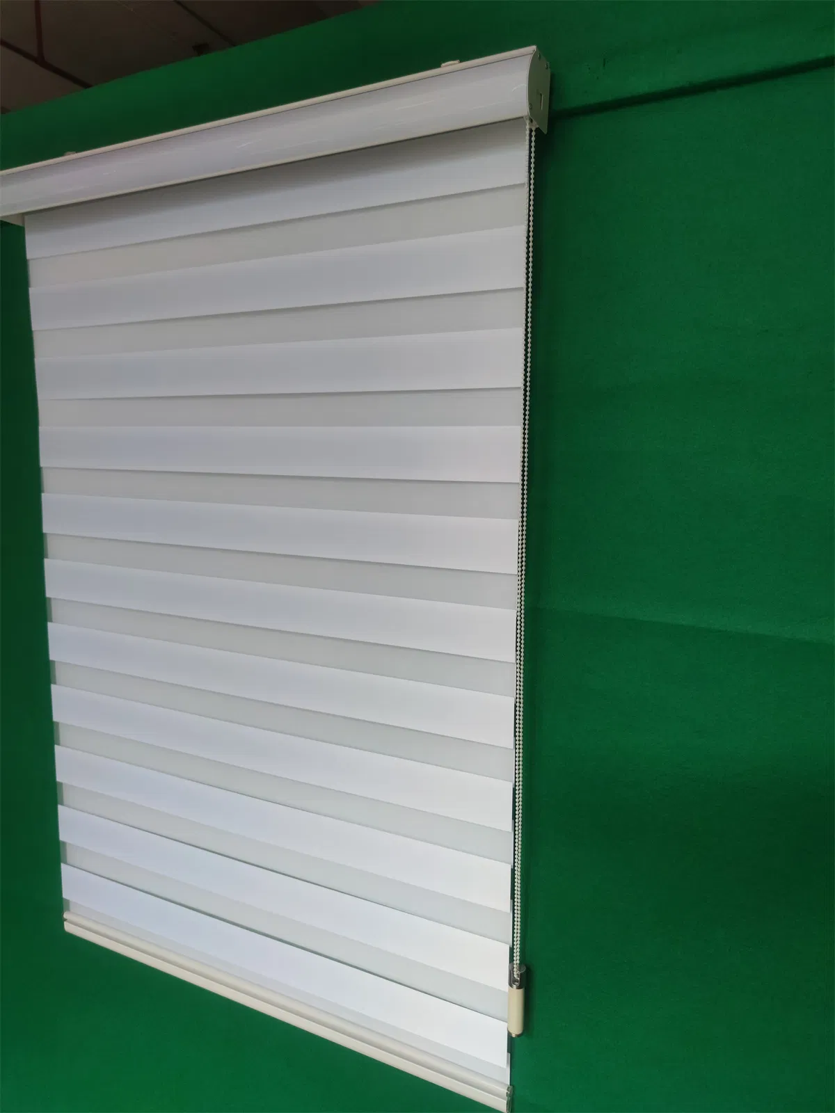 Motorized Light Filtering Ymtc Pearl Cotton+Cardboard Box+Wood Crate Window Covring Zebra Shades