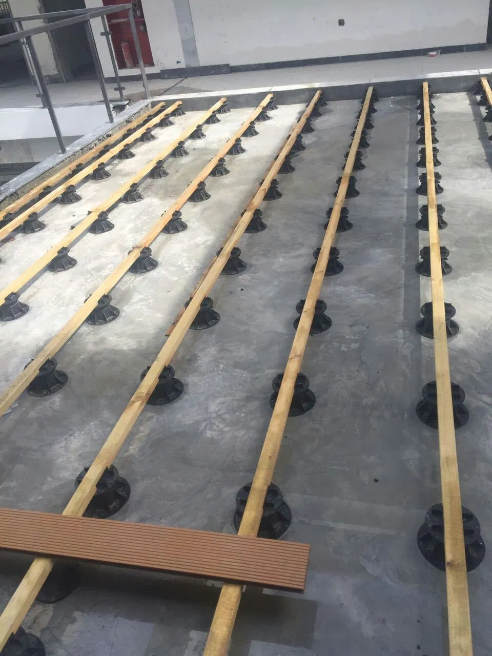 Ocox WPC Decking Paver Support Plastic Adjustable Pedestal for Decking