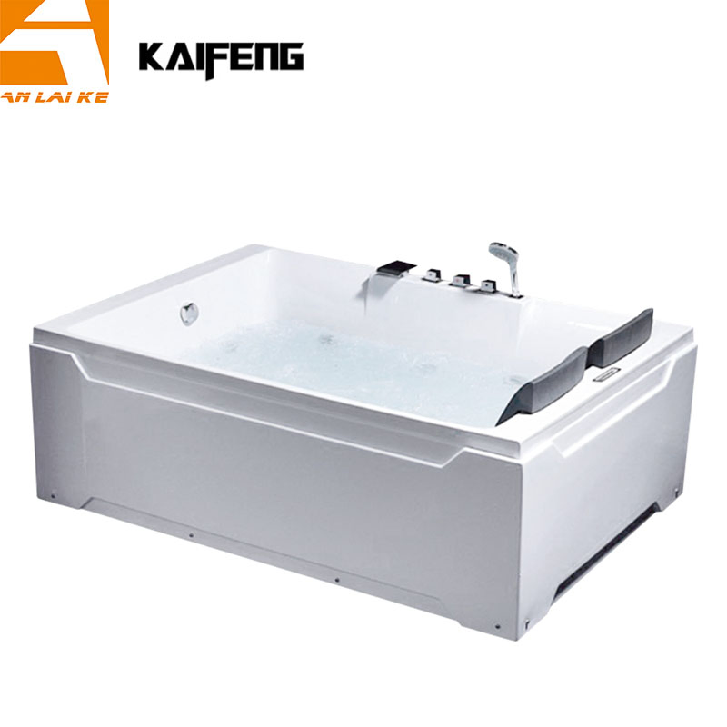 Двухместная ванна с гидромассажем в европейском стиле