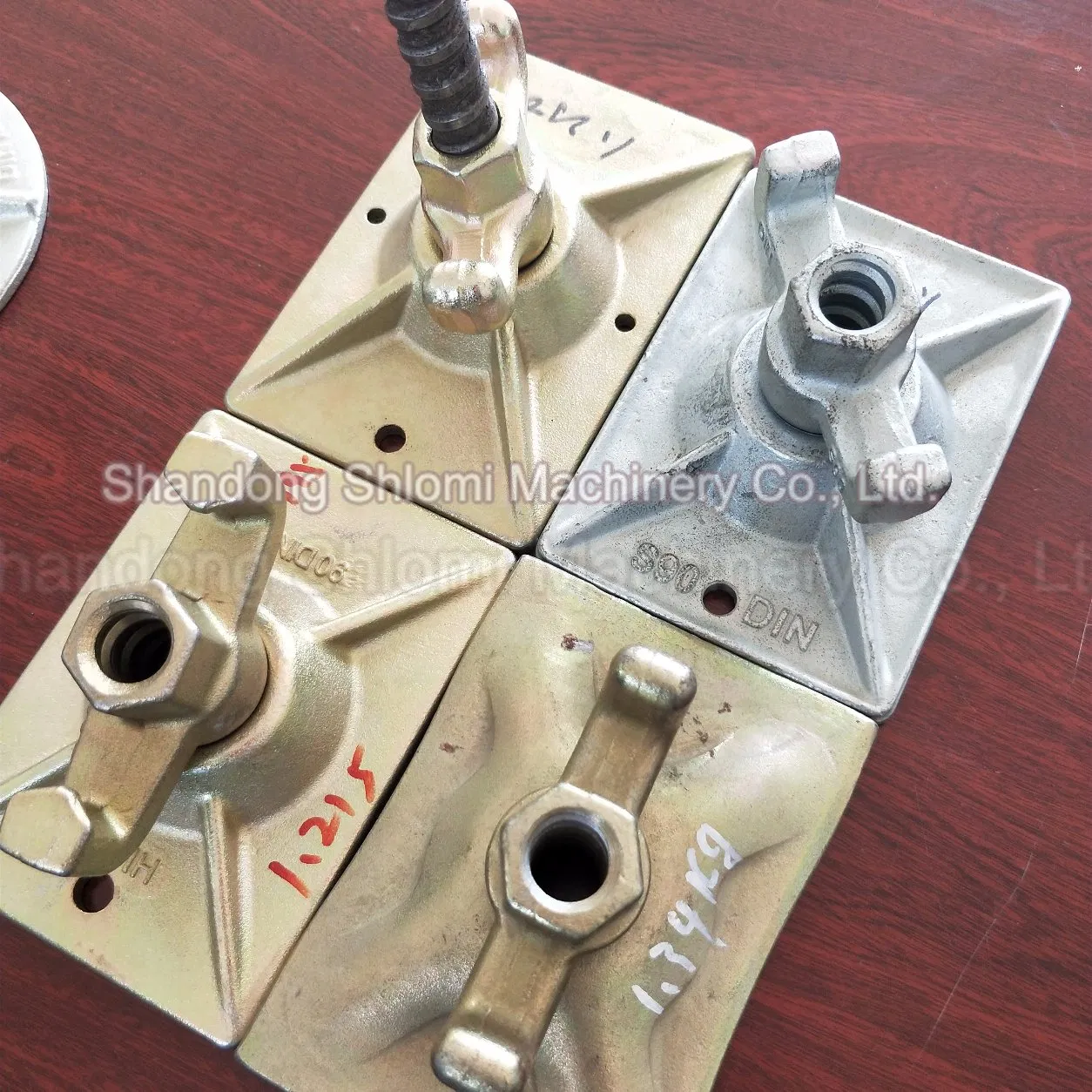 Гайка крыльчатая для опалубки с оцинковкой