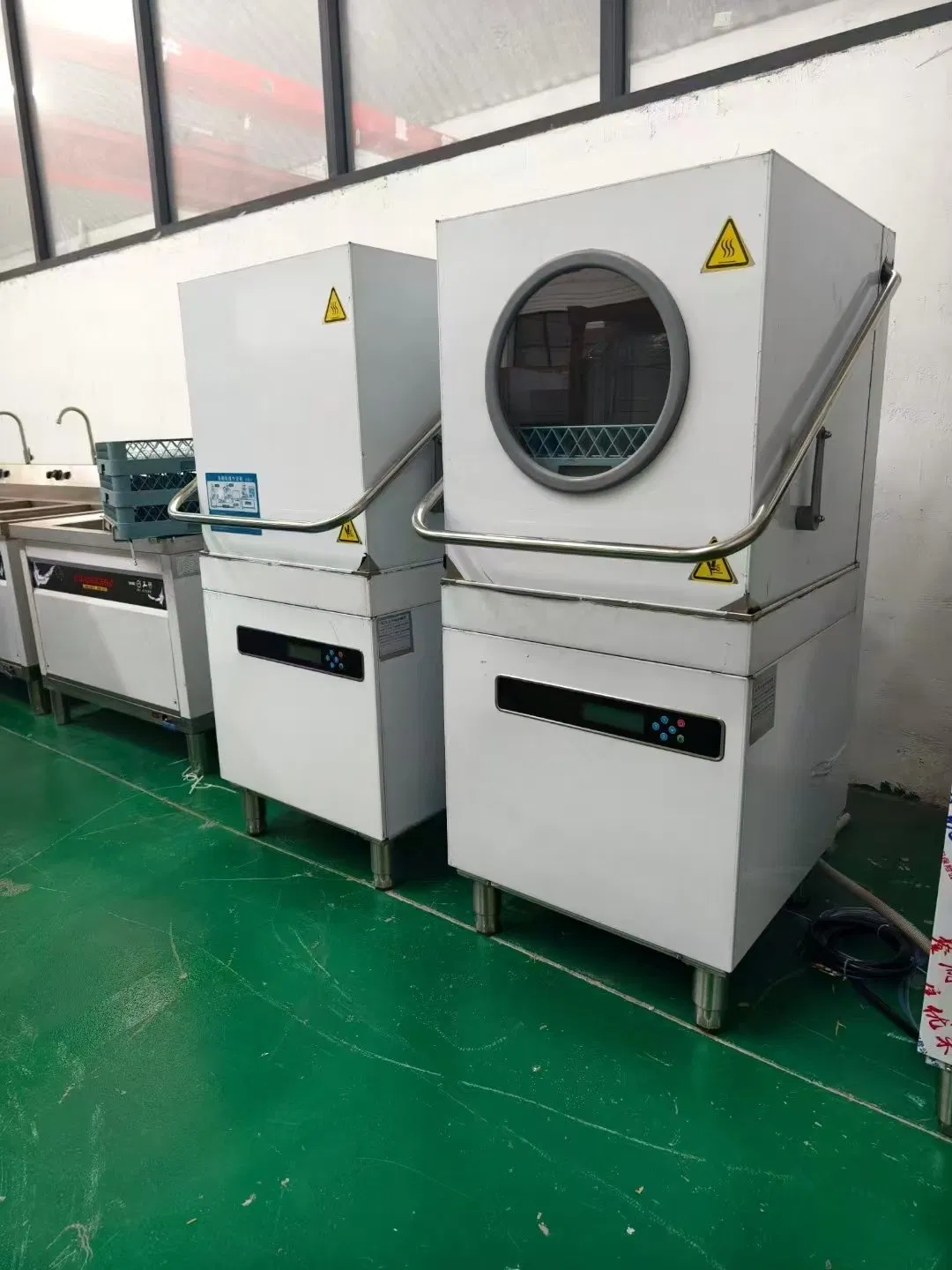 Stainless Steel Single Pump Dishwasher for Busy Commercial Kitchens