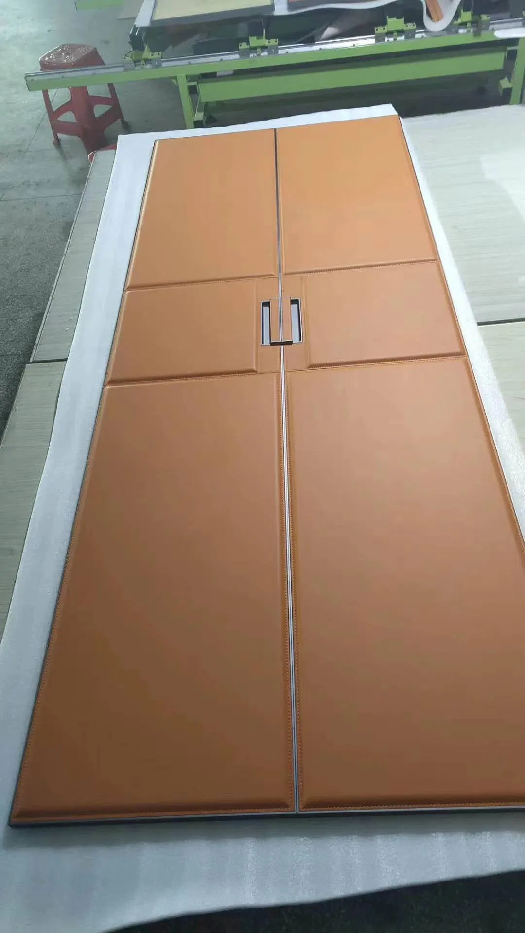 Custom Size Luxurious Wardrobe Door with Aluminum Edge in OSB Board