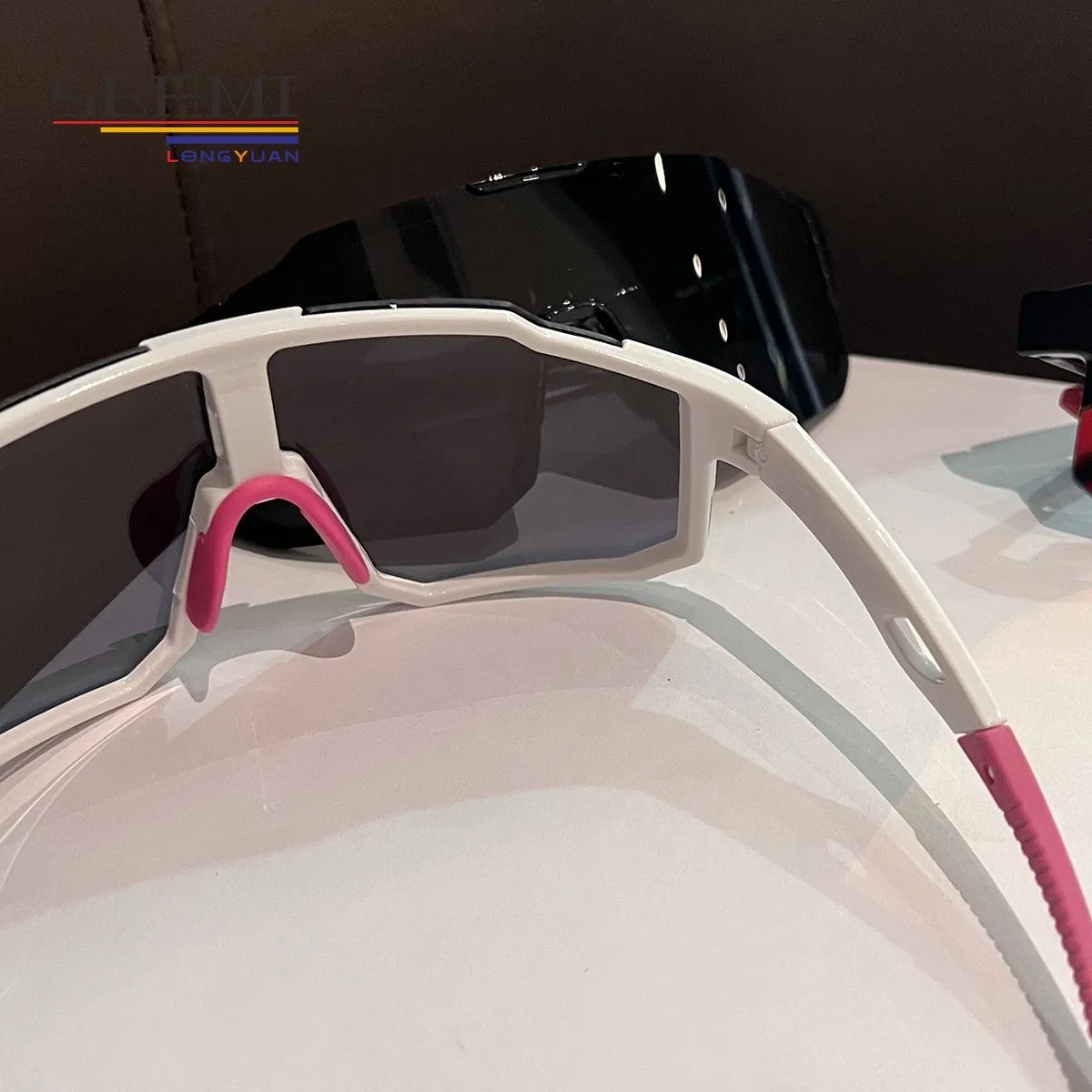 Modern Bright Funky Impact Resistance Plastic PC Cycling Glasses for Professional Work