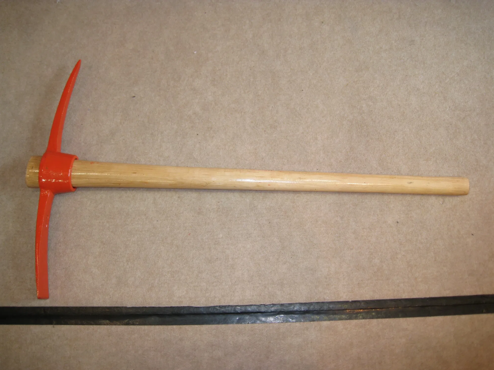 Factory Direct Produce Agriculture-Specific Custom Pickaxe with Wood Handle (High Quality)