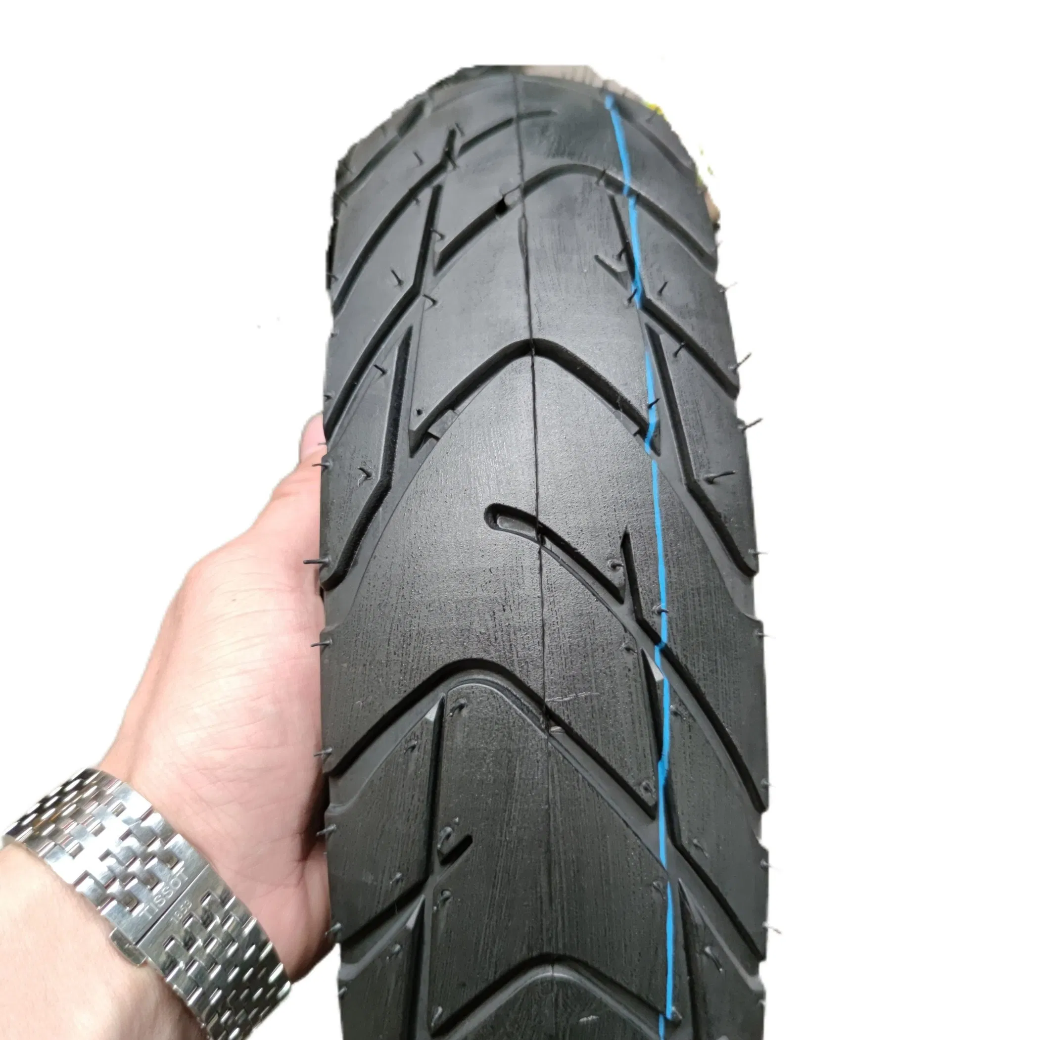 Шина для скутера и малокубатурного мотоцикла