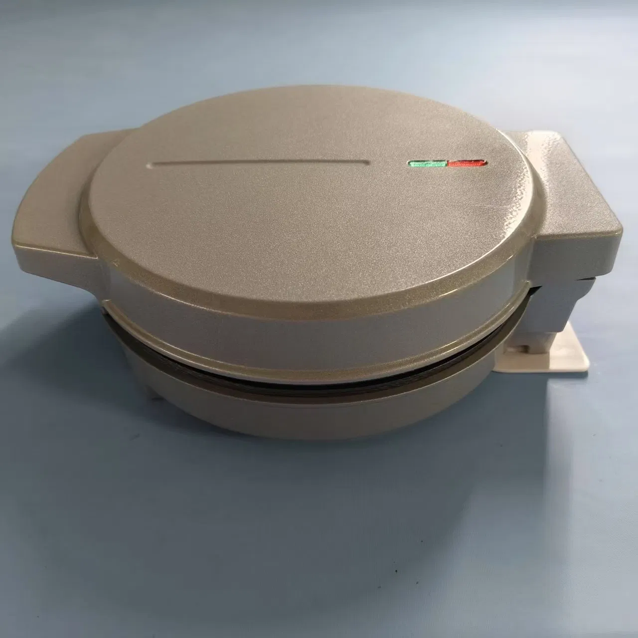 Quick-Cook Snack Maker Portable Design Perfect for Family Gatherings