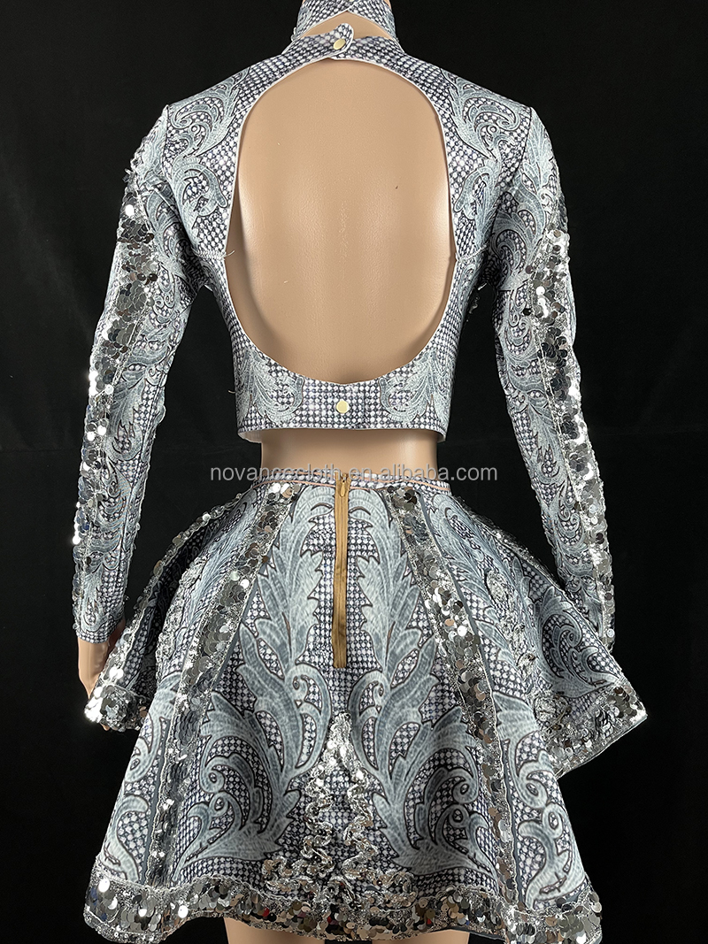 Костюм женский летний серебристый с блестками для клуба