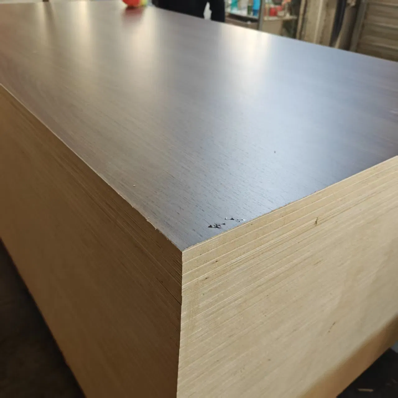 Ламинированная фанера 18мм черная сосна Окуме 1220x2440мм