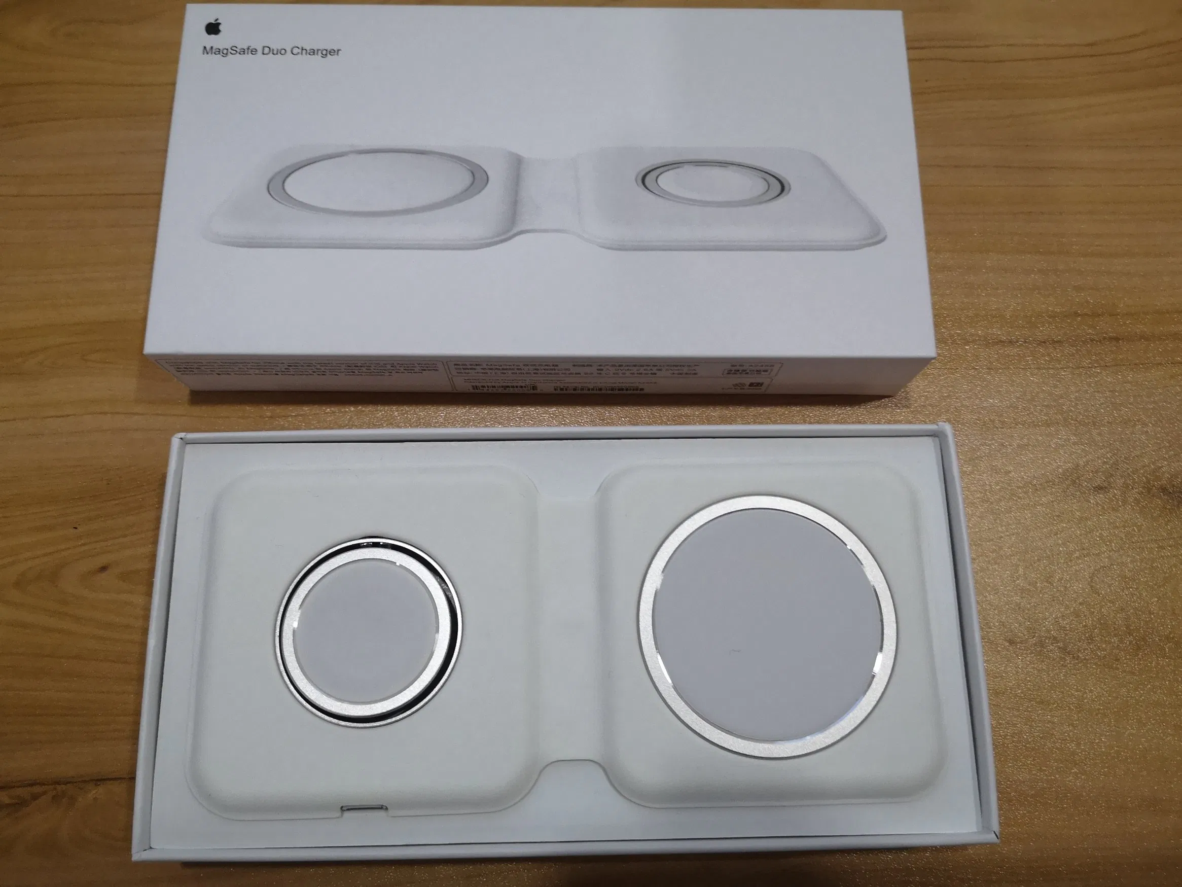 Магнитная беспроводная зарядка для iPhone и часов