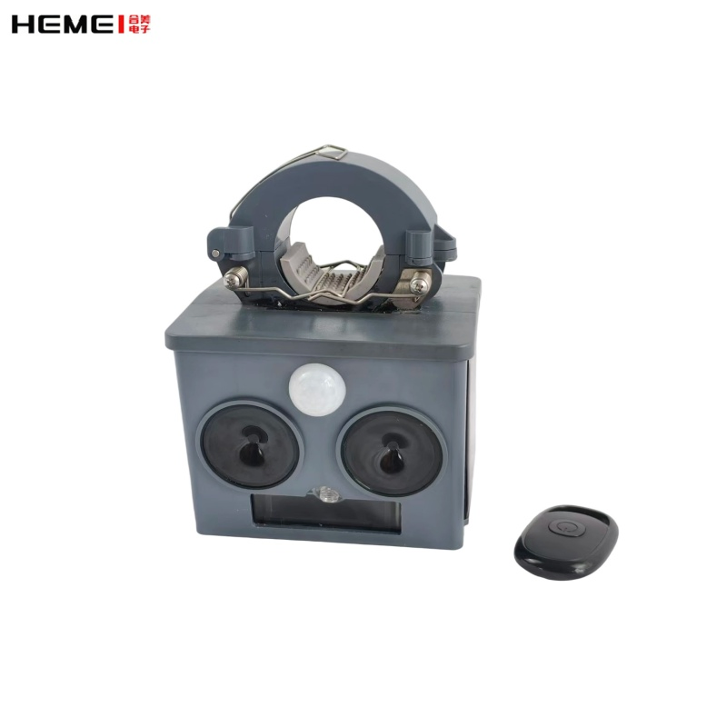 Powerful Ultrasonic and Flash Bird Repeller for Birds Cat Flying Animals Control