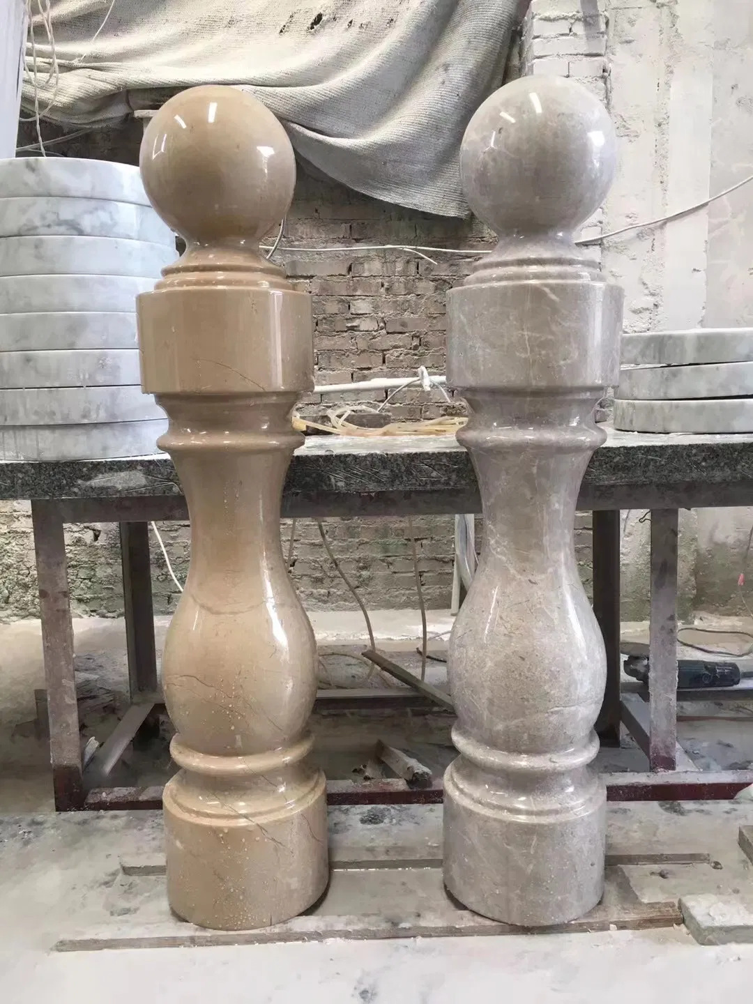 Customized Solid Polished Black Granite Pillar with Round Ball