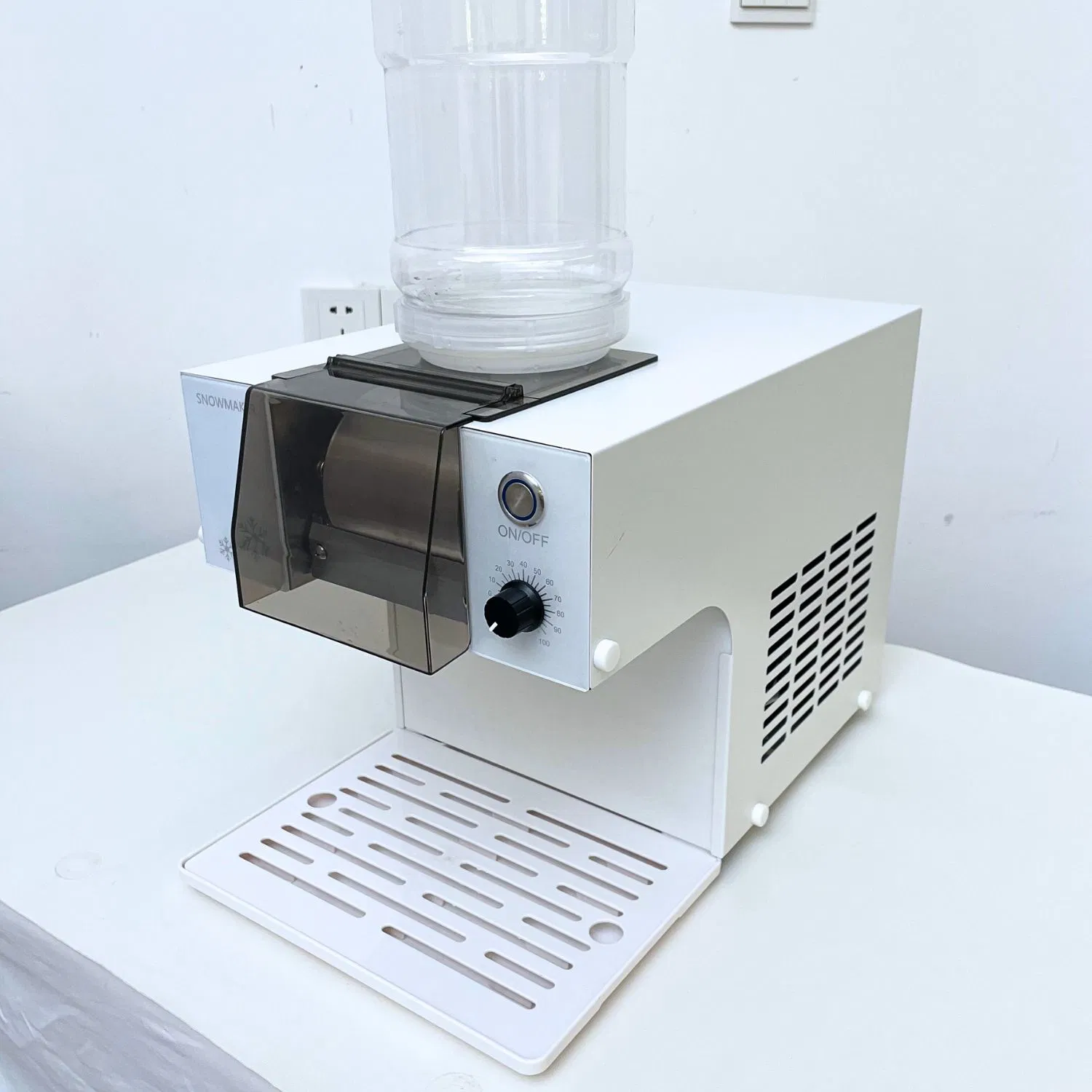 40kg/24h Snow Ice Maker Rapid Production Bingsu Snowflake Ice Machine (dB40-260W-220V/50Hz)