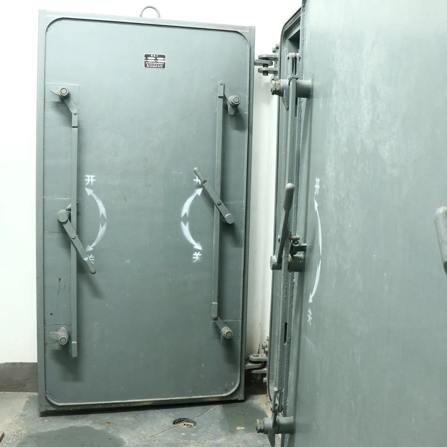 Safety Sectional Aluminum Alloy Steel Metal Garage Door Hardware Handle Lock Source Factory