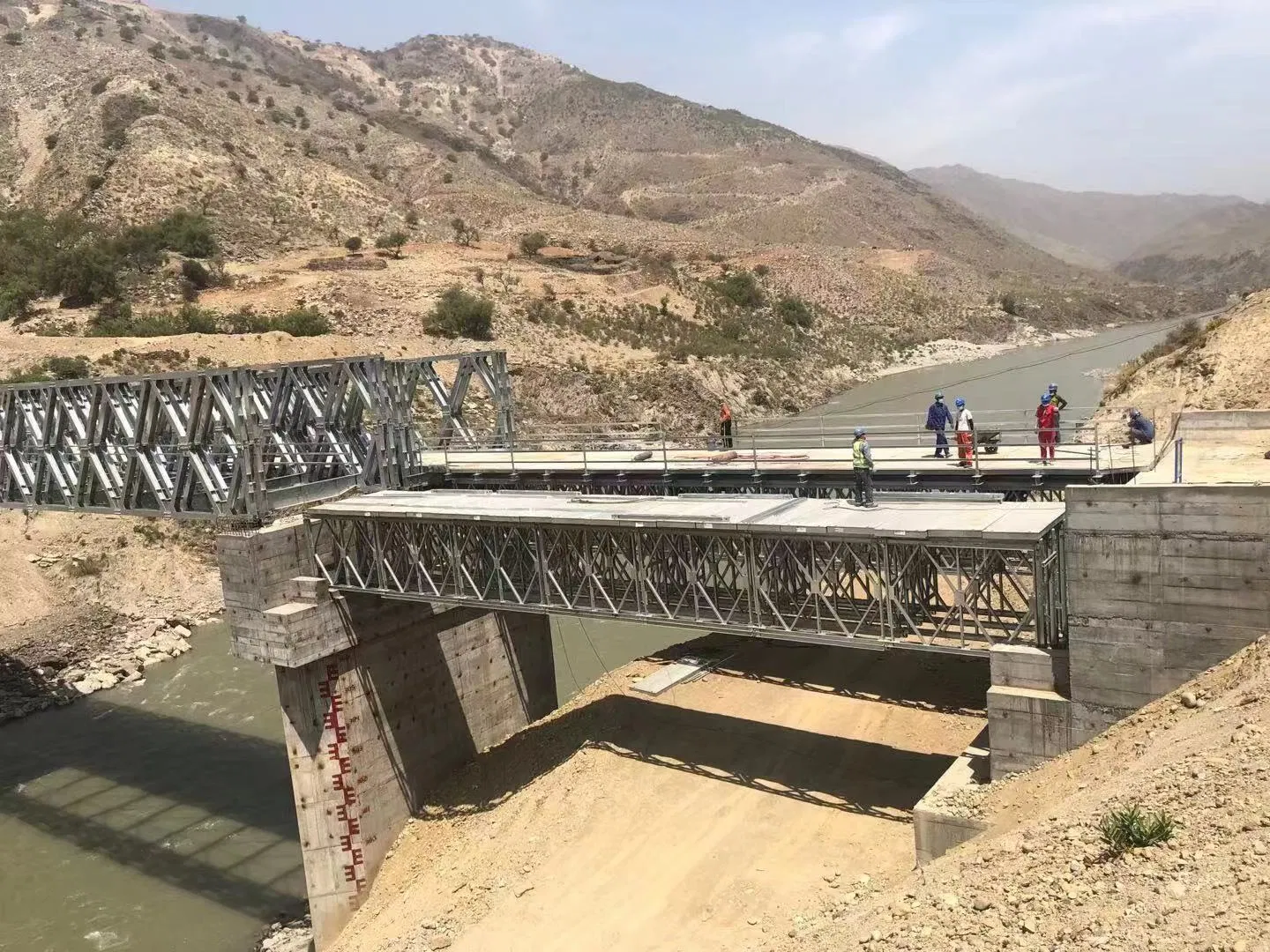 China Manufacture Prefabricated Triangular Steel Truss Pedestrian Bridge