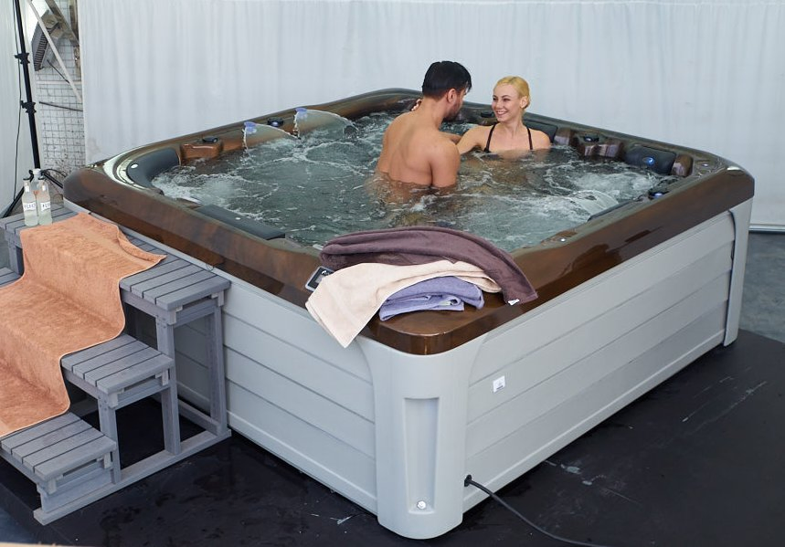 Freestanding Outdoor SPA Whirlpool Hydro Massage Hot Tub with LED Lights and Speaker