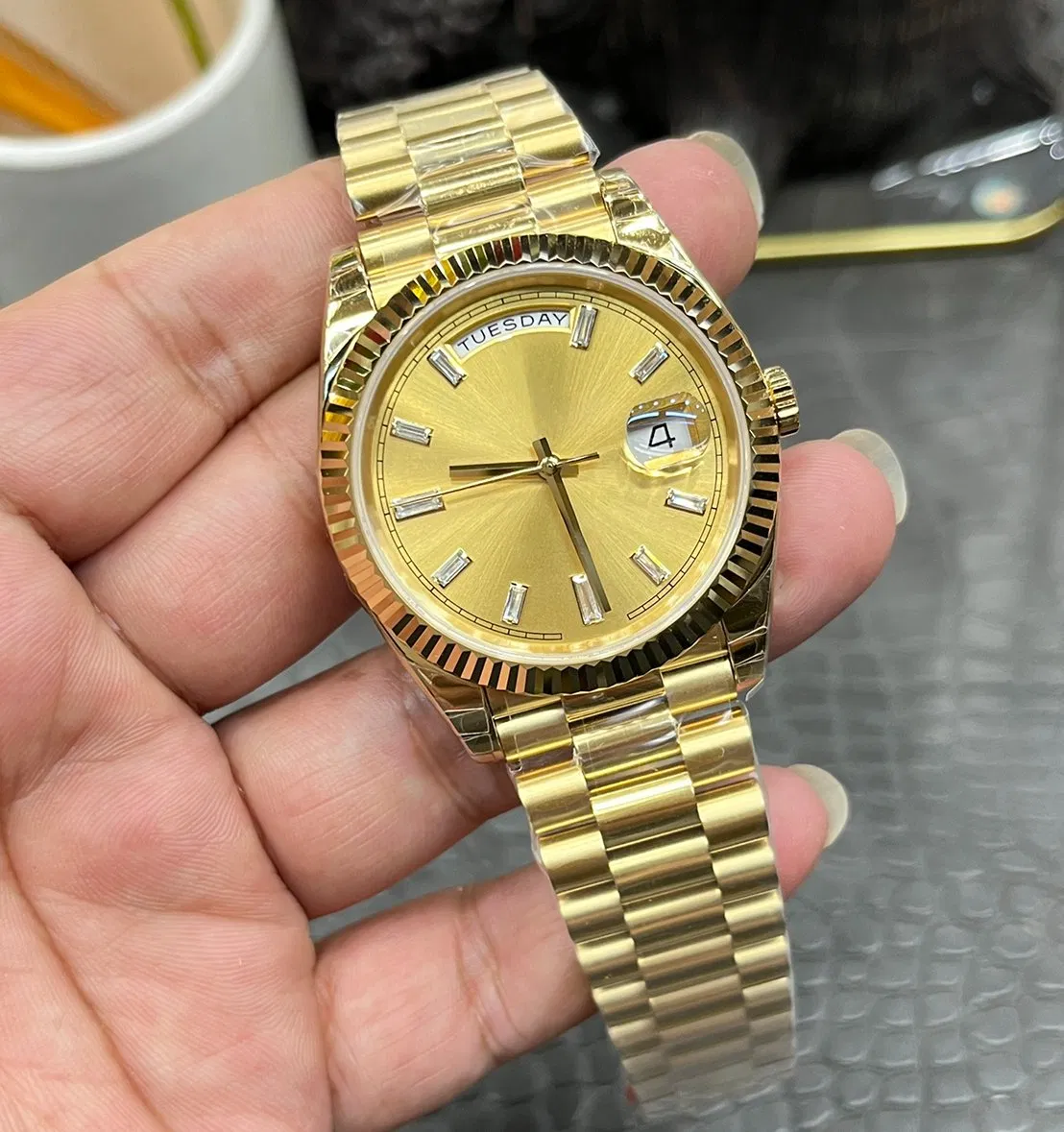 Top Men's Customized 18K Gold Watch Designer Calendar Display Watch Customized Logo Watch