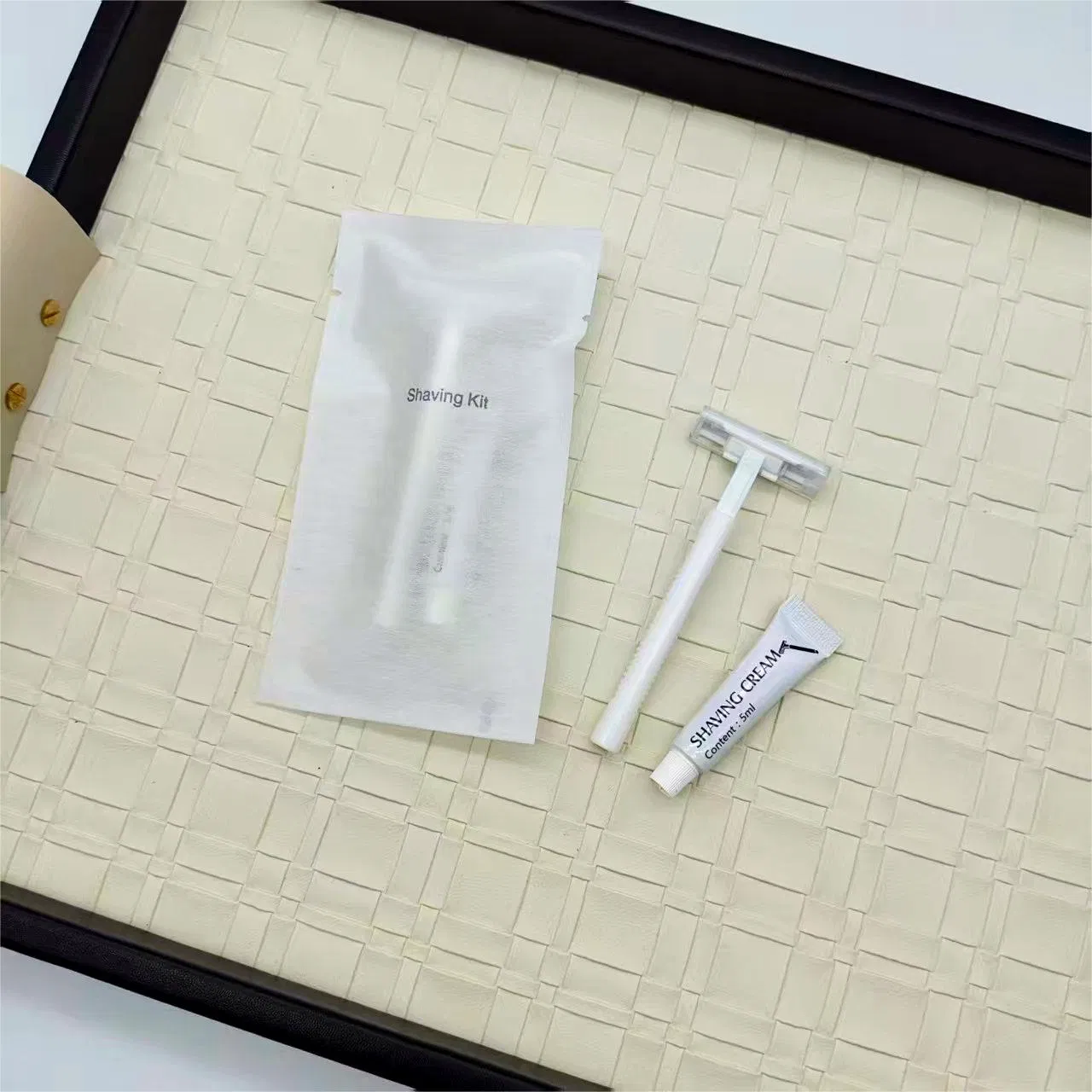 Custom Hotel Shaving Razor with Shaving Cream