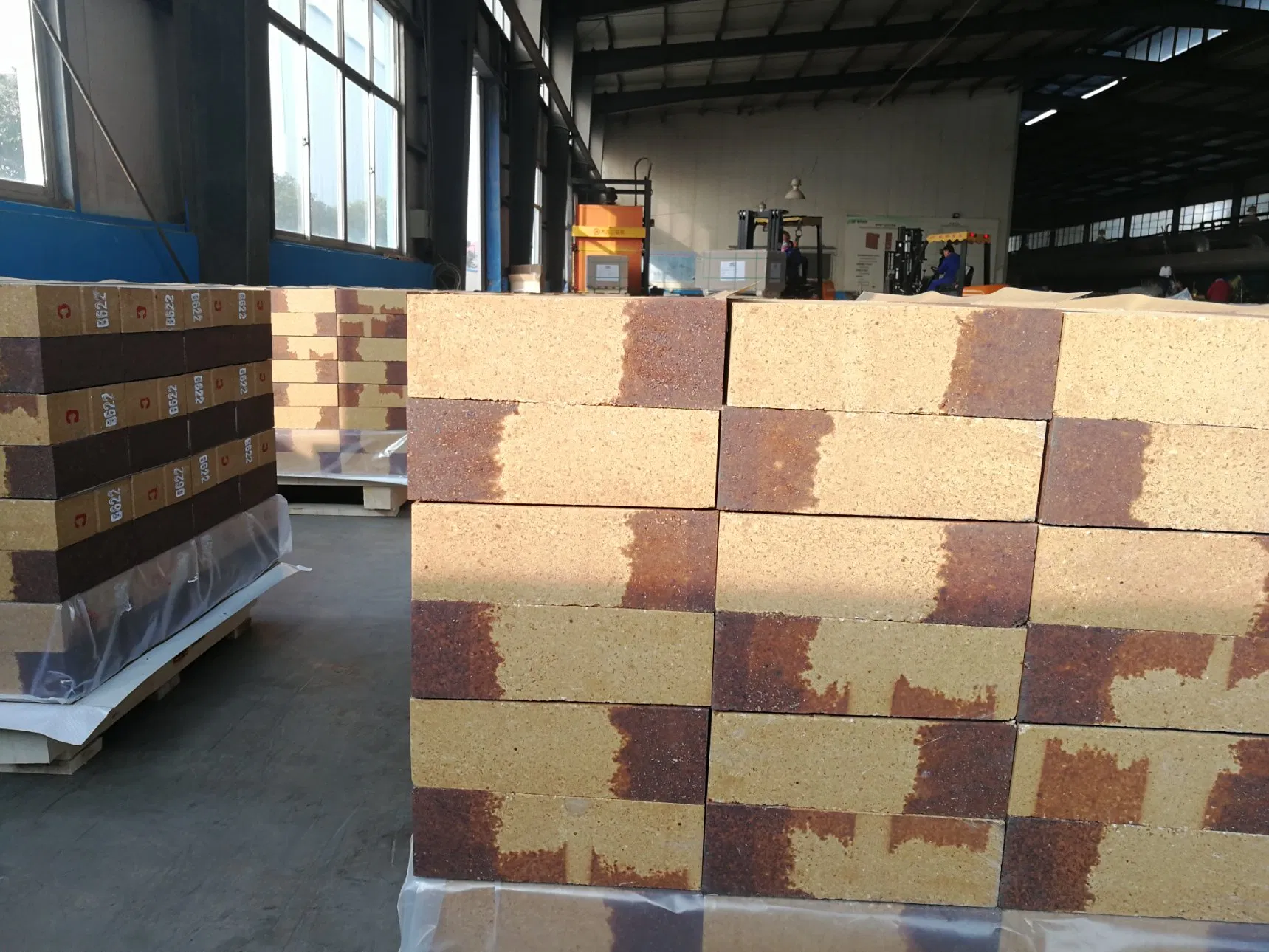 Магнезито-глиноземный кирпич с изоляцией для переходной зоны