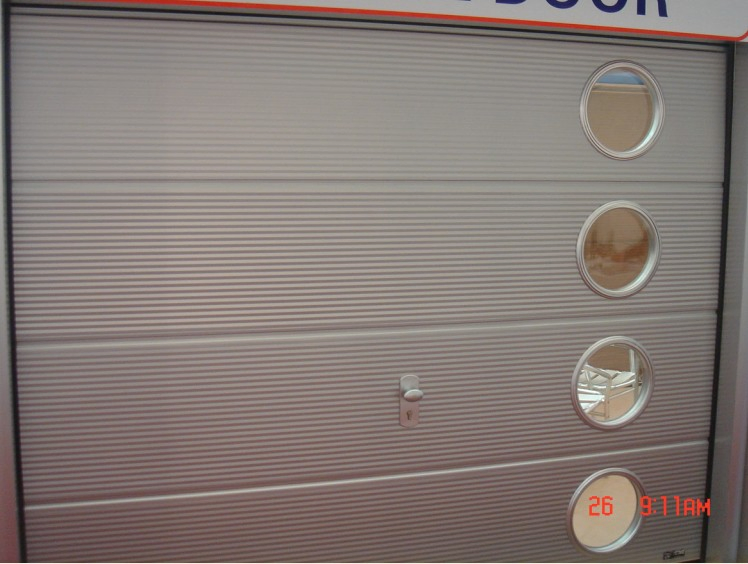 Ce Approved Steel PU Insulated Residential Automatic Overhead Sectional Standard Lift Roller up Rolling Shutter Garage Door with Pedestrian Door