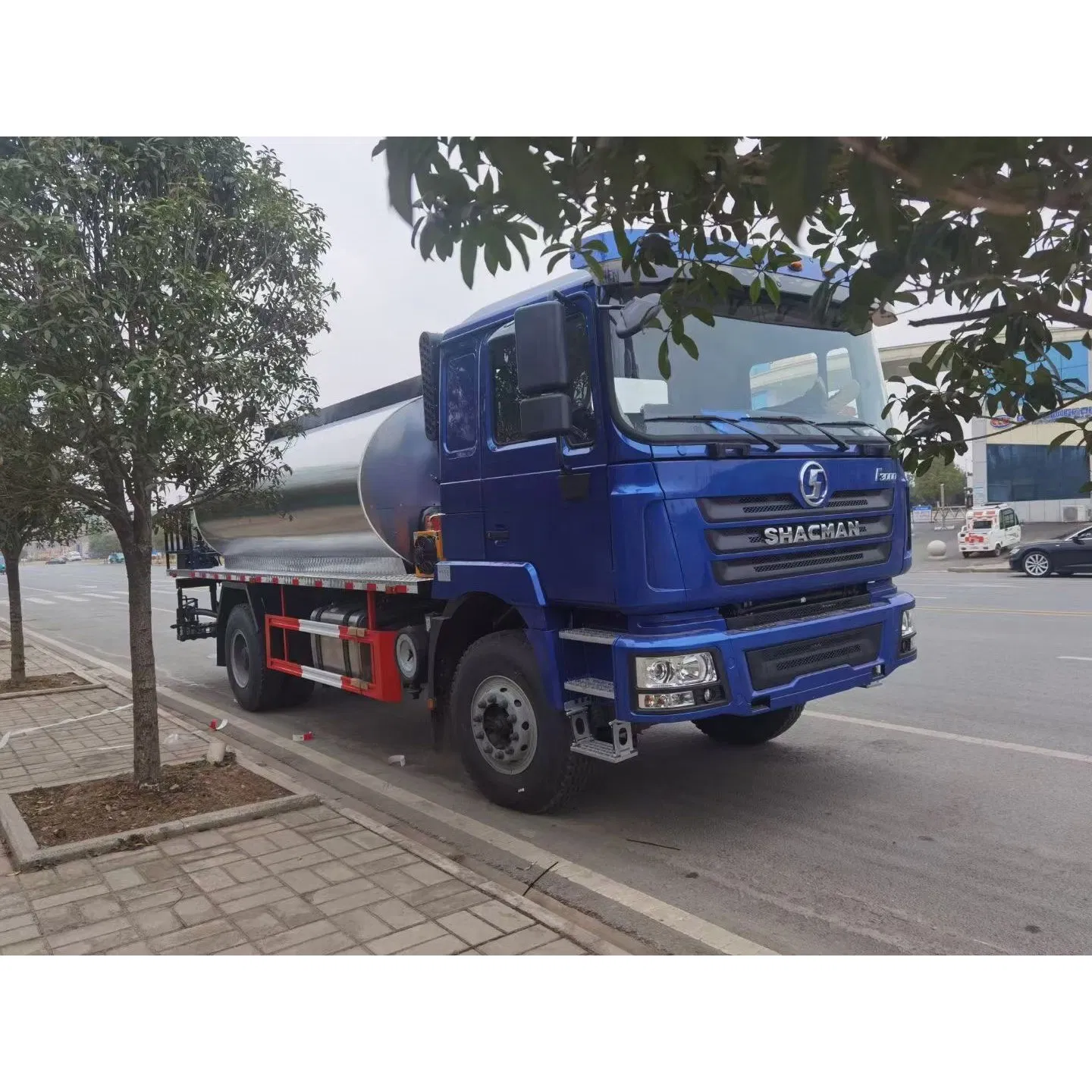 Shacman 4X2 Asphalt Distributor Truck with Good Quality in Algeria