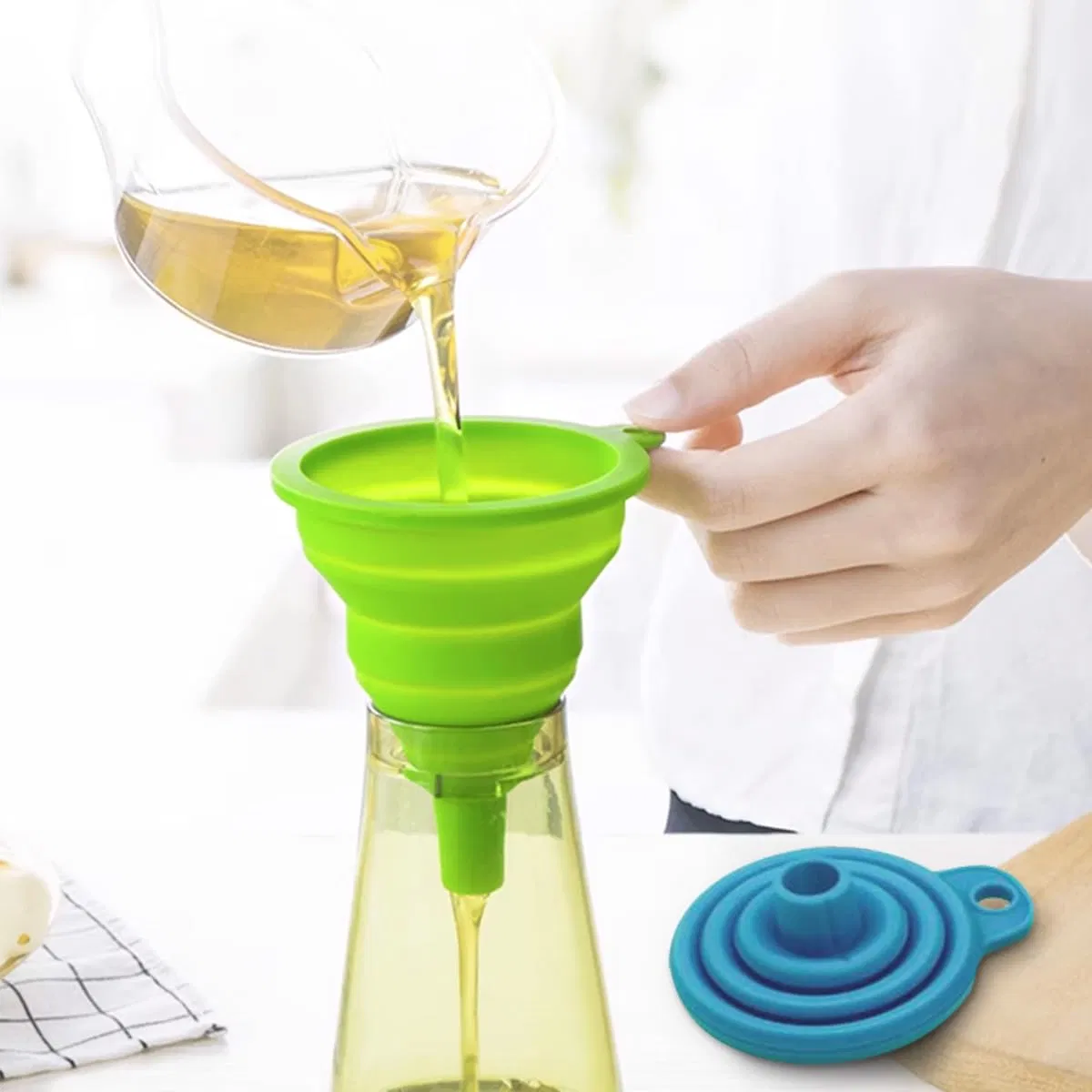 Kitchen Funnel Set 4 Pack, Small and Large, Kitchen Gadgets Accessories Foldable Silicone Collapsible Funnels