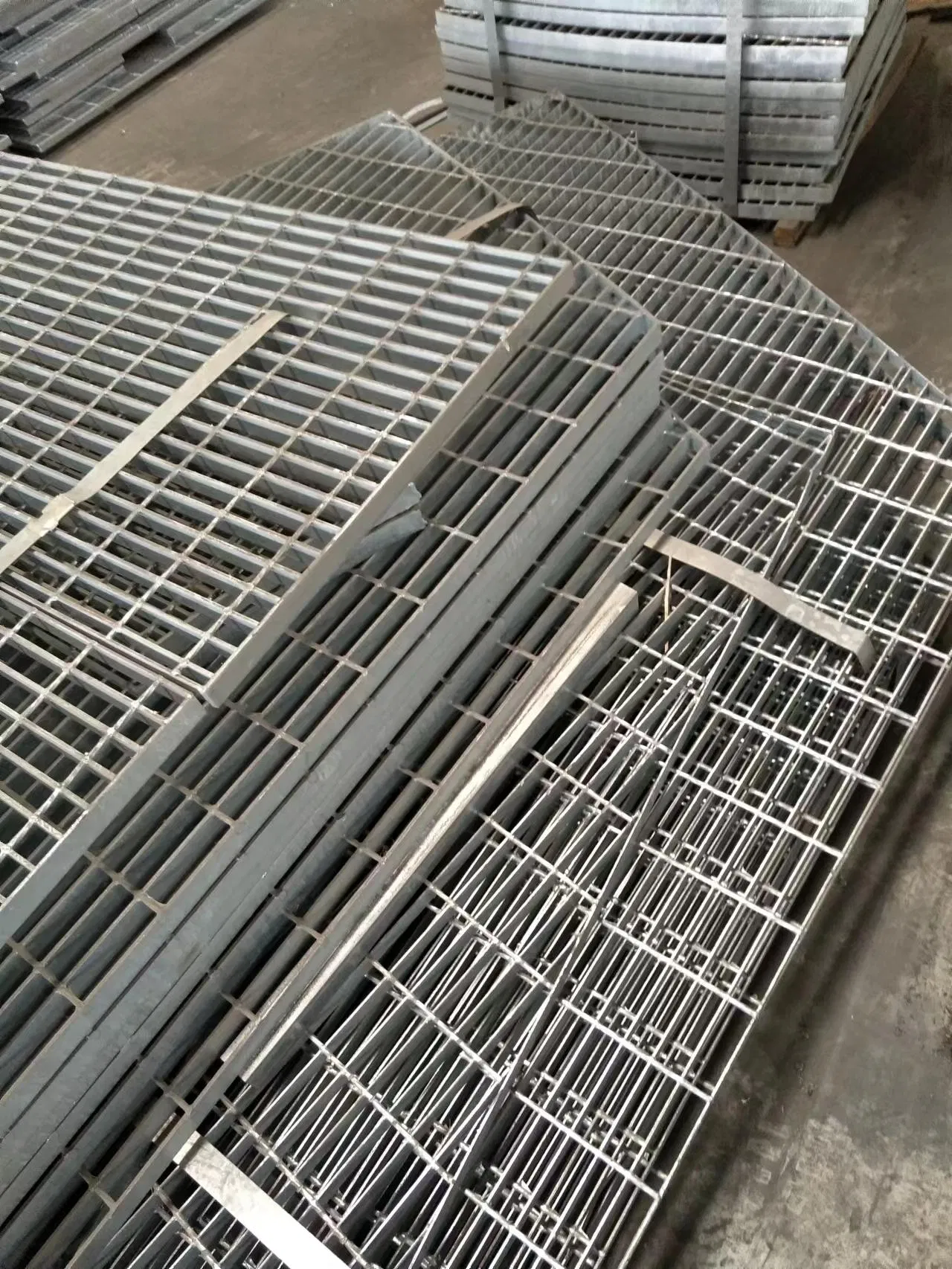 100X10, 80X8, 40X5, 32X5 and 25X3 Heavy Duty Galvanized Trench Drain Cover