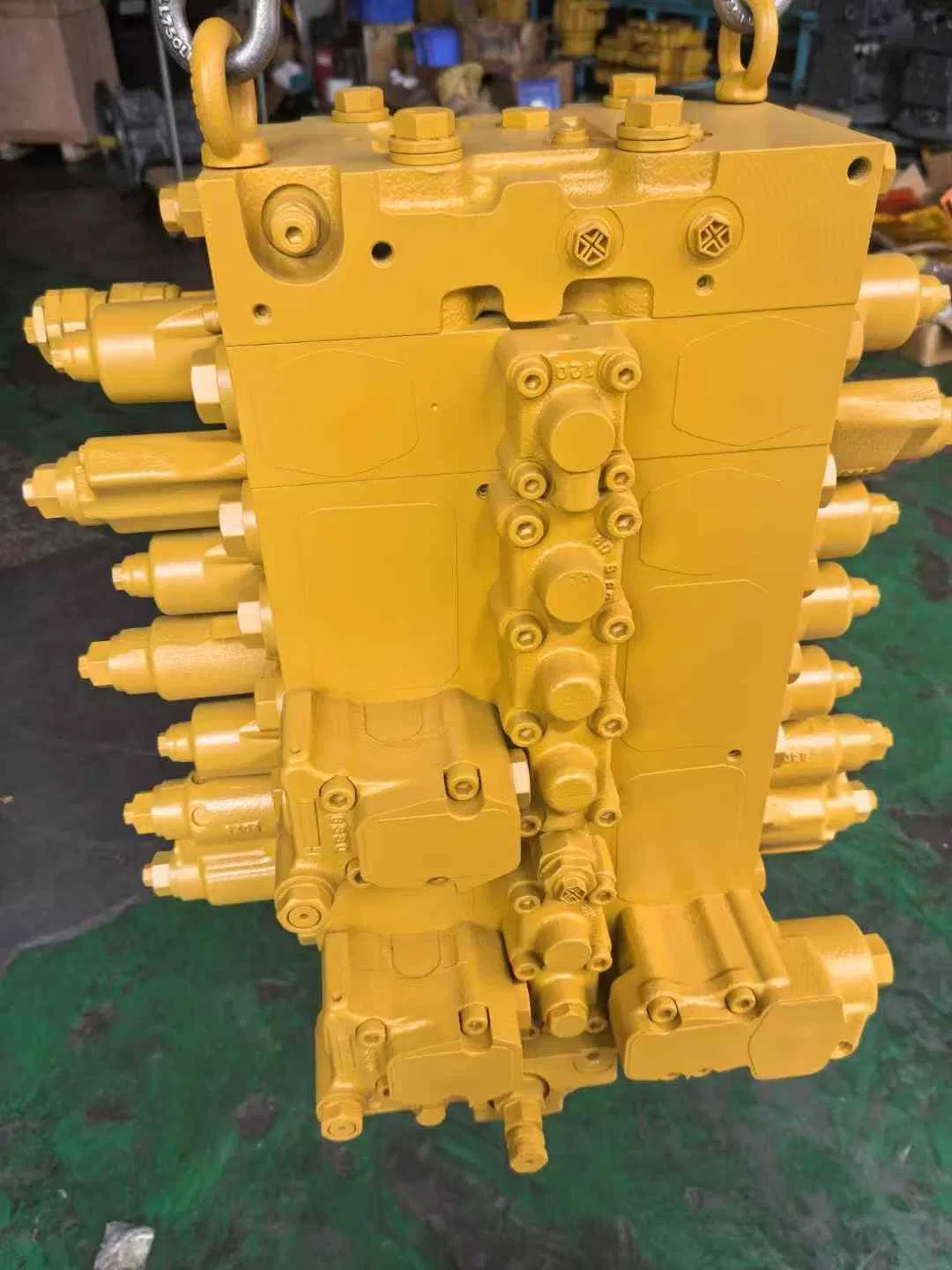 Распределительный узел Komatsu PC210-10