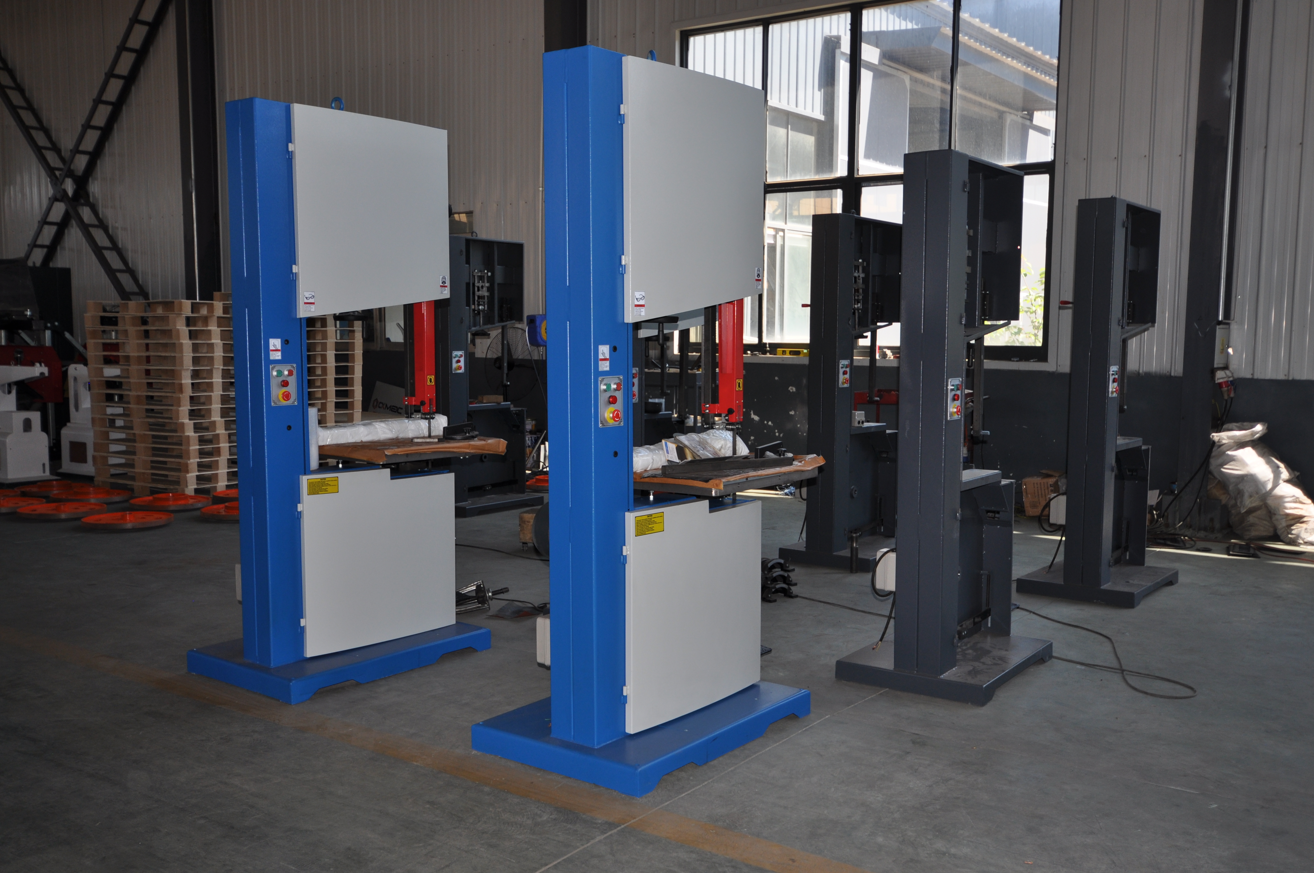 Ленточная пила по дереву вертикальная 28 дюймов 700 мм