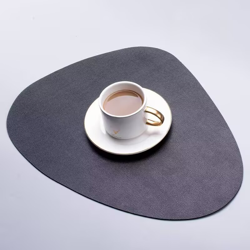 New Design Double-Sided Leather Thermal Insulation Triangular Shape Water-Resistant Placemat