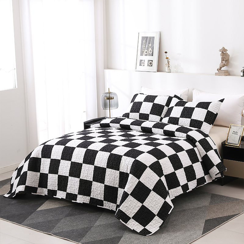 Polyester Microfiber Home Textile Black and White Square Set Queen King Size Quilted Bedspread