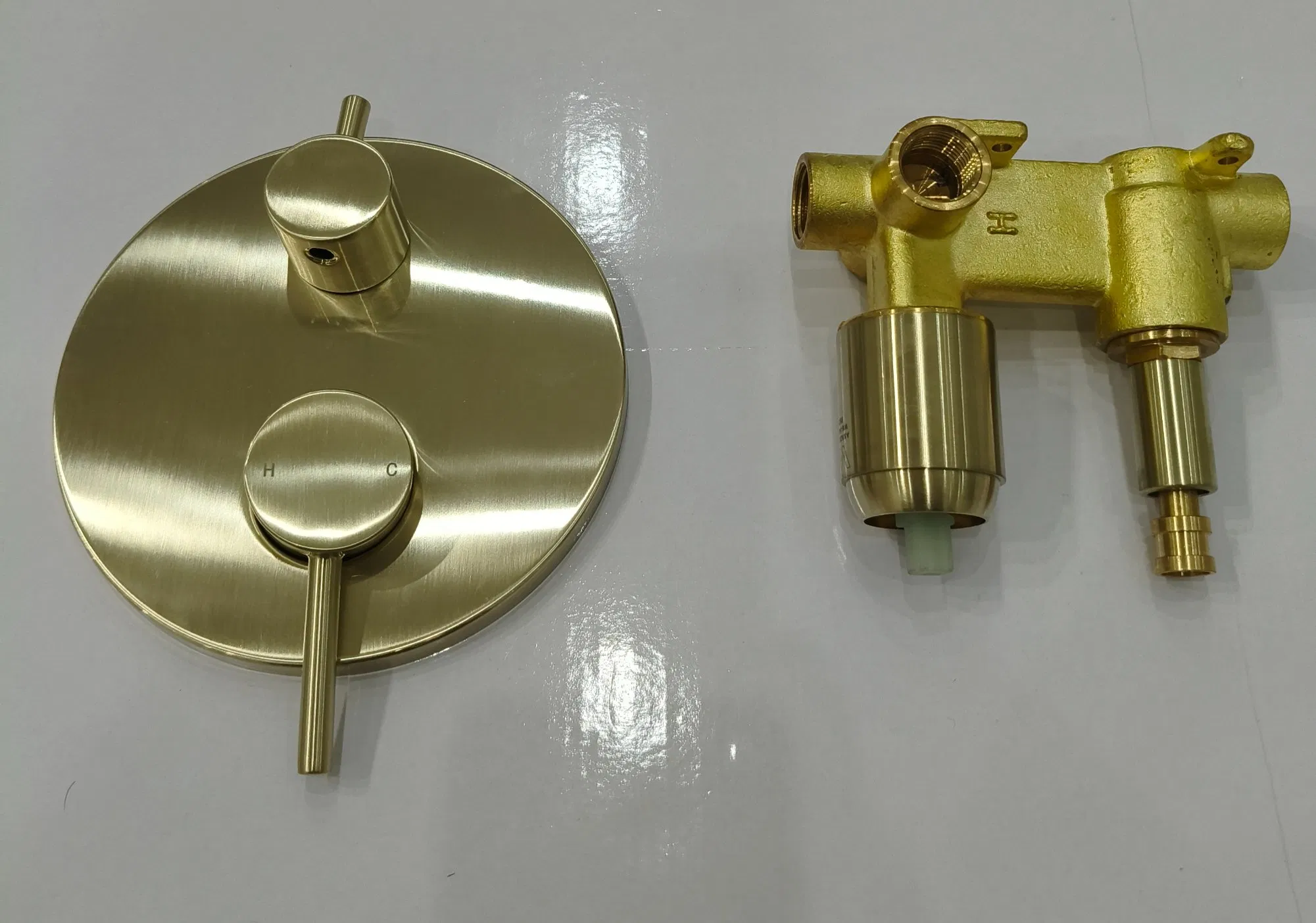 Bathroom Sanitary Ware 160mm Brass Plate Strict QC Inspection Shower Mixer with Diverter