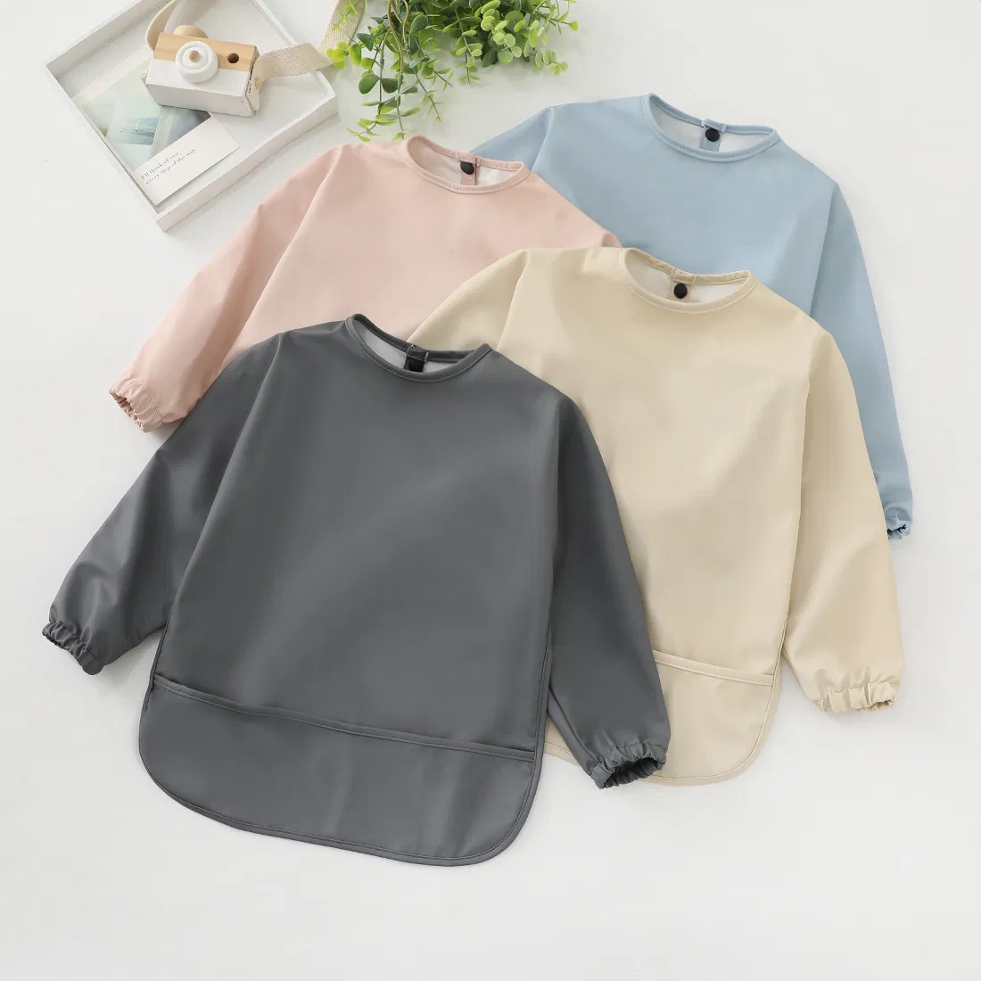Children′ S Waterproof PU Long Sleeves Plastic Bibs Baby Eating Apron with Food Catcher