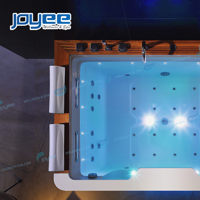 Угловая ванна на 4 персоны с LED-подсветкой и гидромассажем