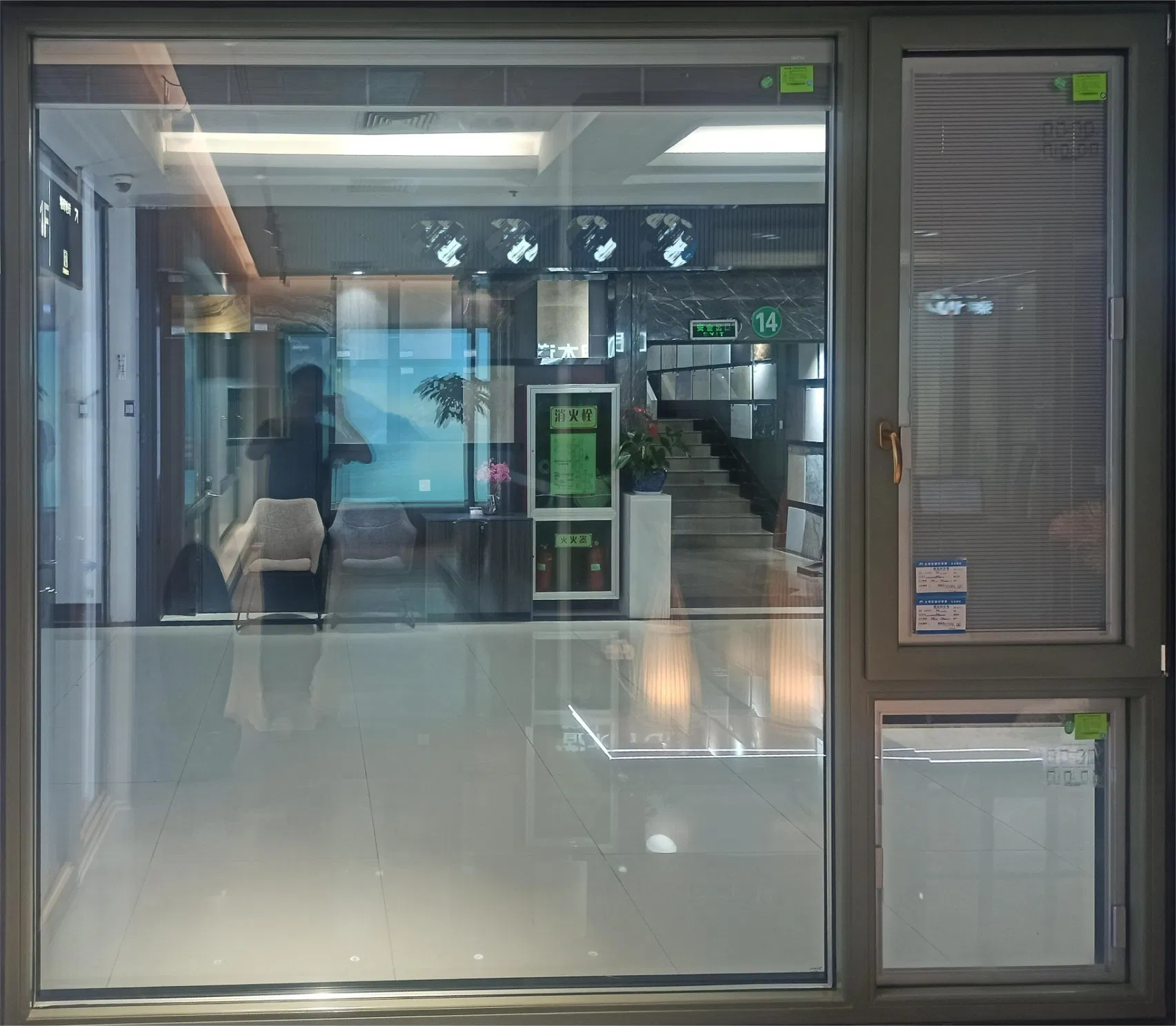 Stylish Wood and Aluminum Bay Window with Flyscreen for Homes