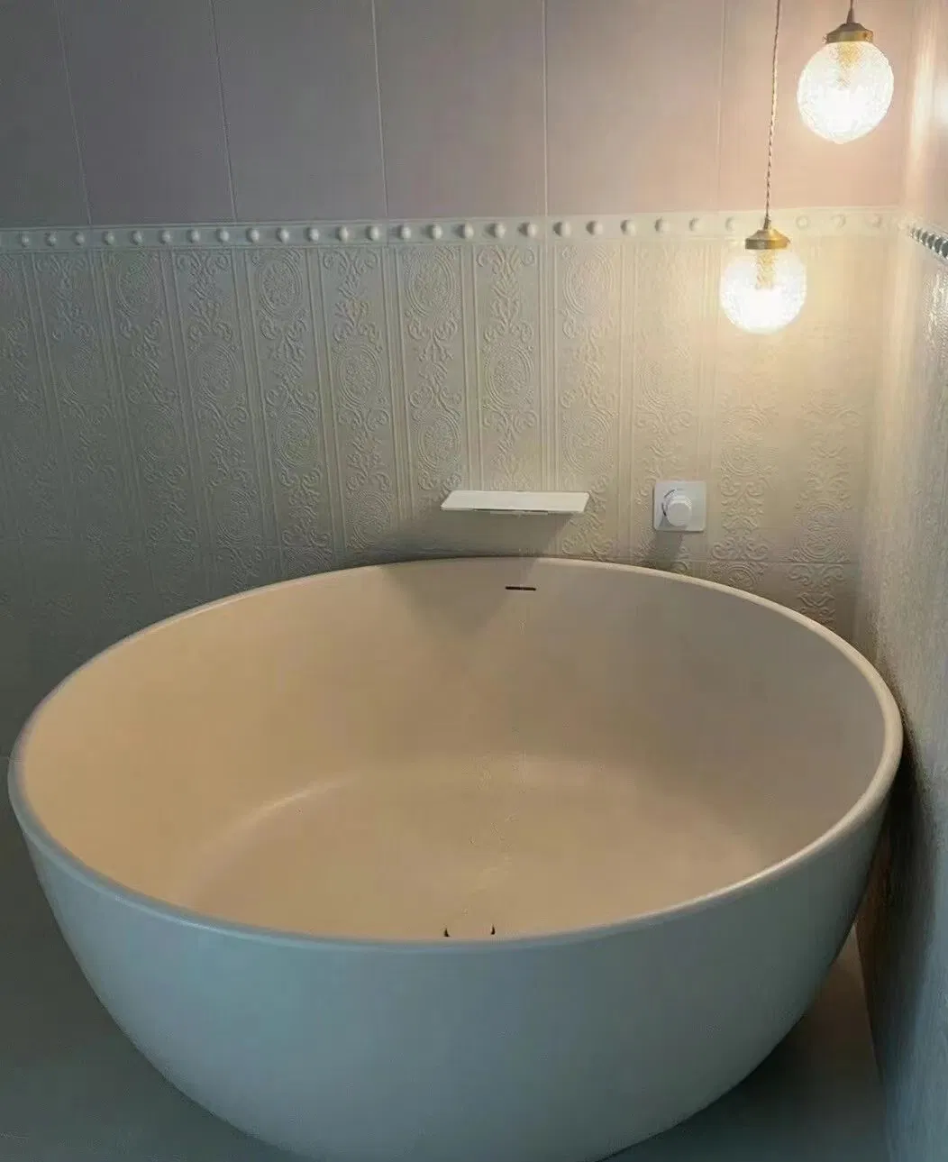 Акриловая ванна для современного интерьера