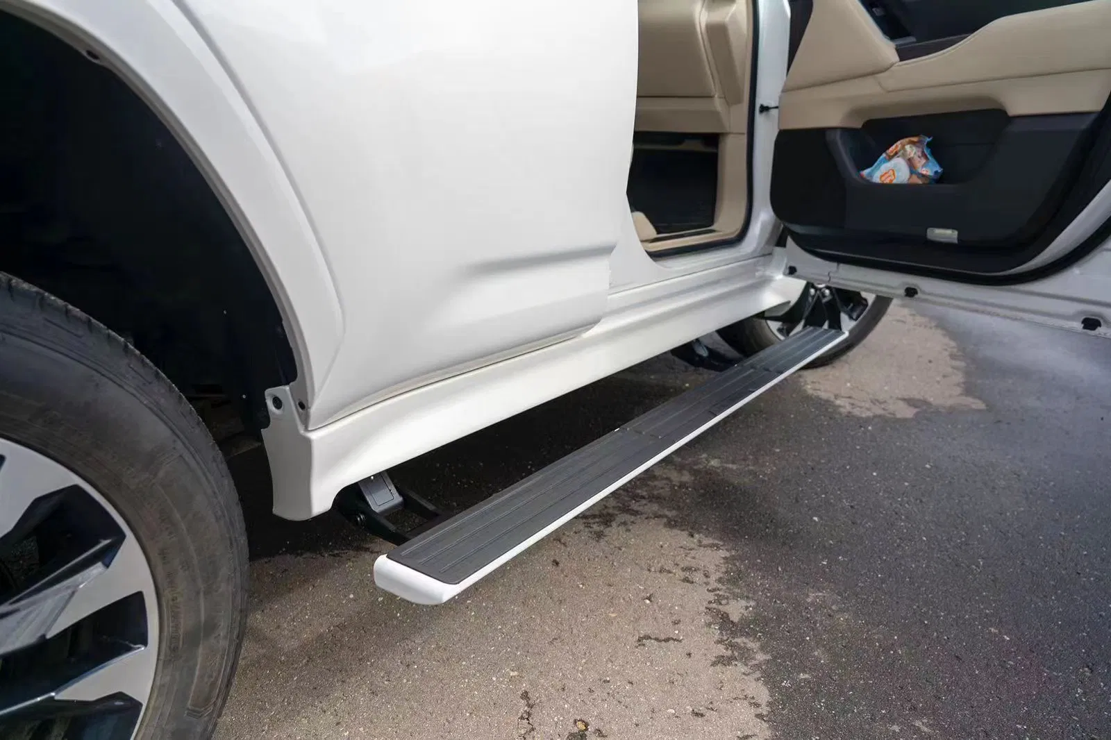 Weijia Universal 4x4 Automatic Power Running Board Side Step for Toyota Land Cruiser LC300