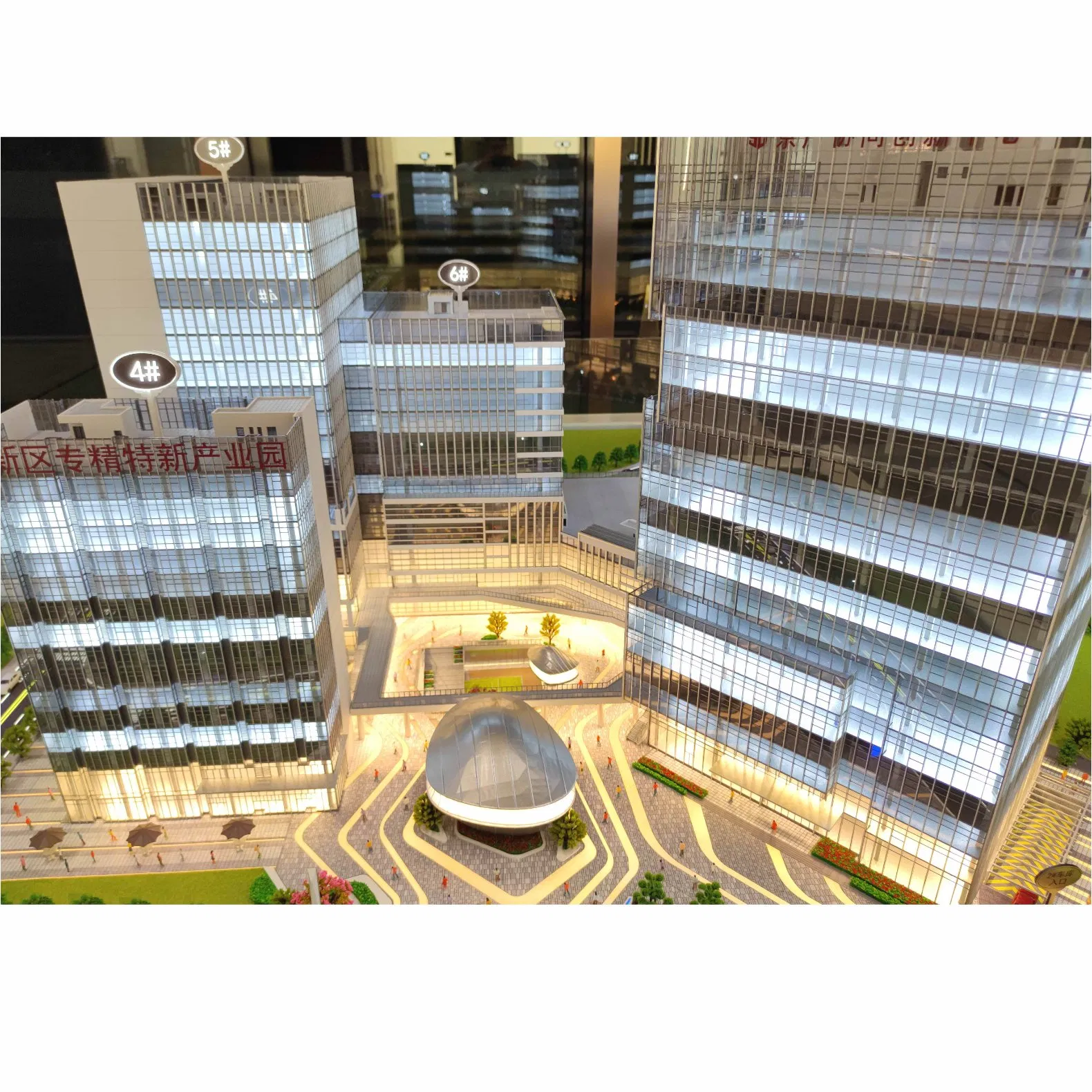 Scale Model Making of High-End Commercial Plaza Buildings in Commercial Districts
